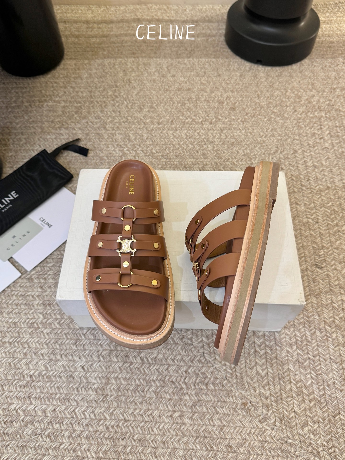 CELINE塞琳 春夏新款凯旋门英伦风平底微标凉鞋拖鞋🔝简约大气时髦👍耐看不过时😍是时尚圈永不退潮的经典