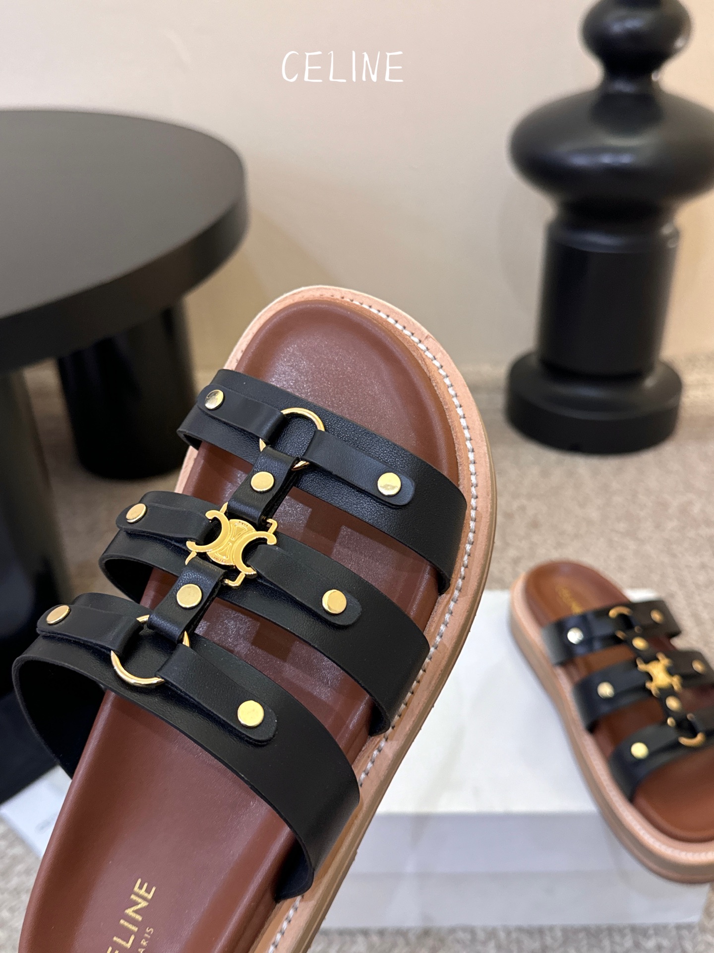 CELINE塞琳 春夏新款凯旋门英伦风平底微标凉鞋拖鞋🔝简约大气时髦👍耐看不过时😍是时尚圈永不退潮的经典