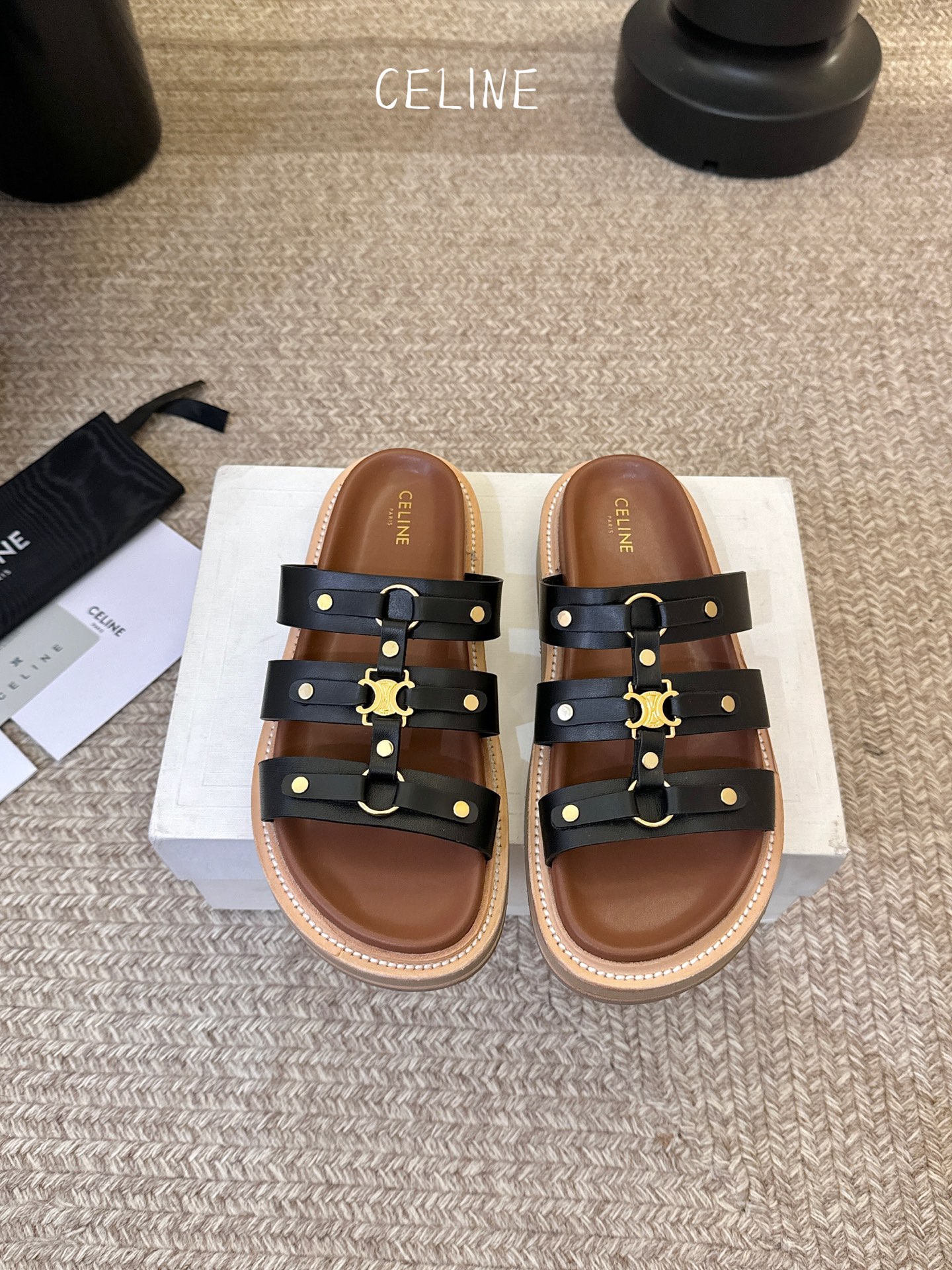CELINE塞琳 春夏新款凯旋门英伦风平底微标凉鞋拖鞋🔝简约大气时髦👍耐看不过时😍是时尚圈永不退潮的经典