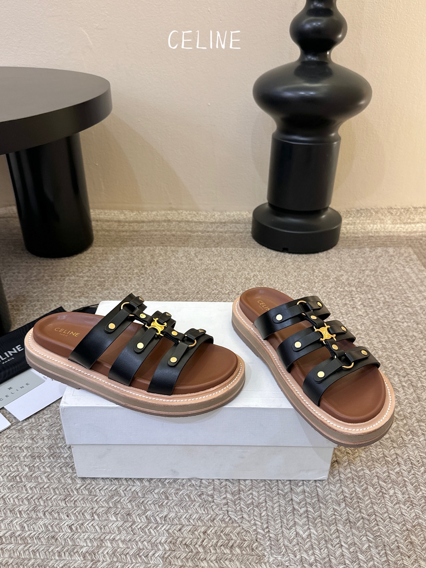 CELINE塞琳 春夏新款凯旋门英伦风平底微标凉鞋拖鞋🔝简约大气时髦👍耐看不过时😍是时尚圈永不退潮的经典
