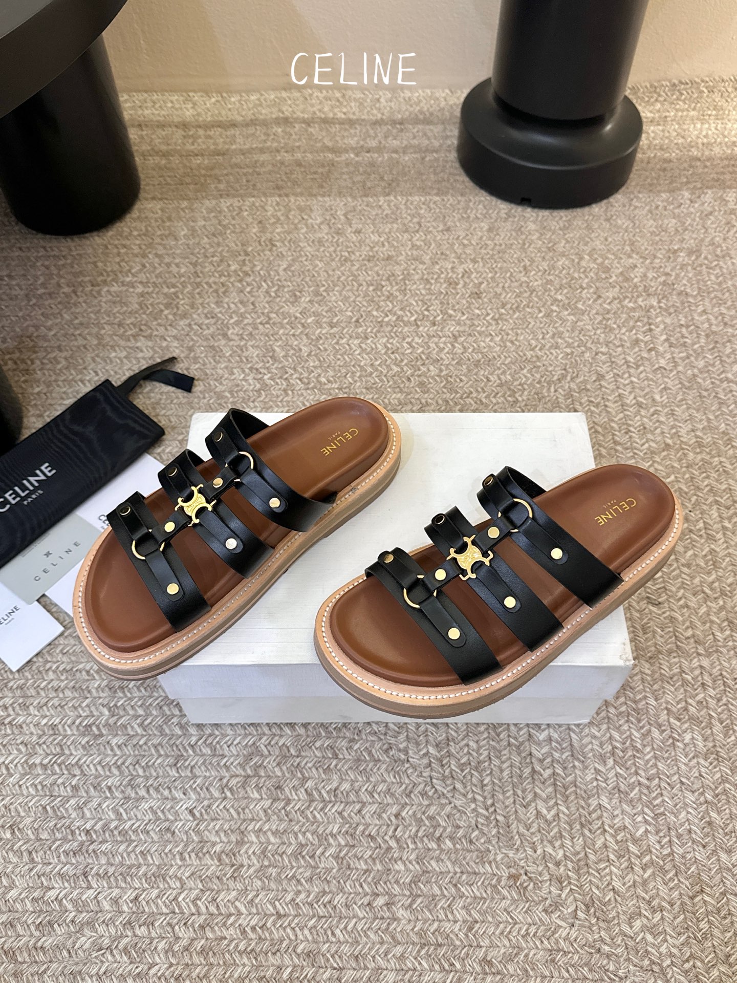 CELINE塞琳 春夏新款凯旋门英伦风平底微标凉鞋拖鞋🔝简约大气时髦👍耐看不过时😍是时尚圈永不退潮的经典