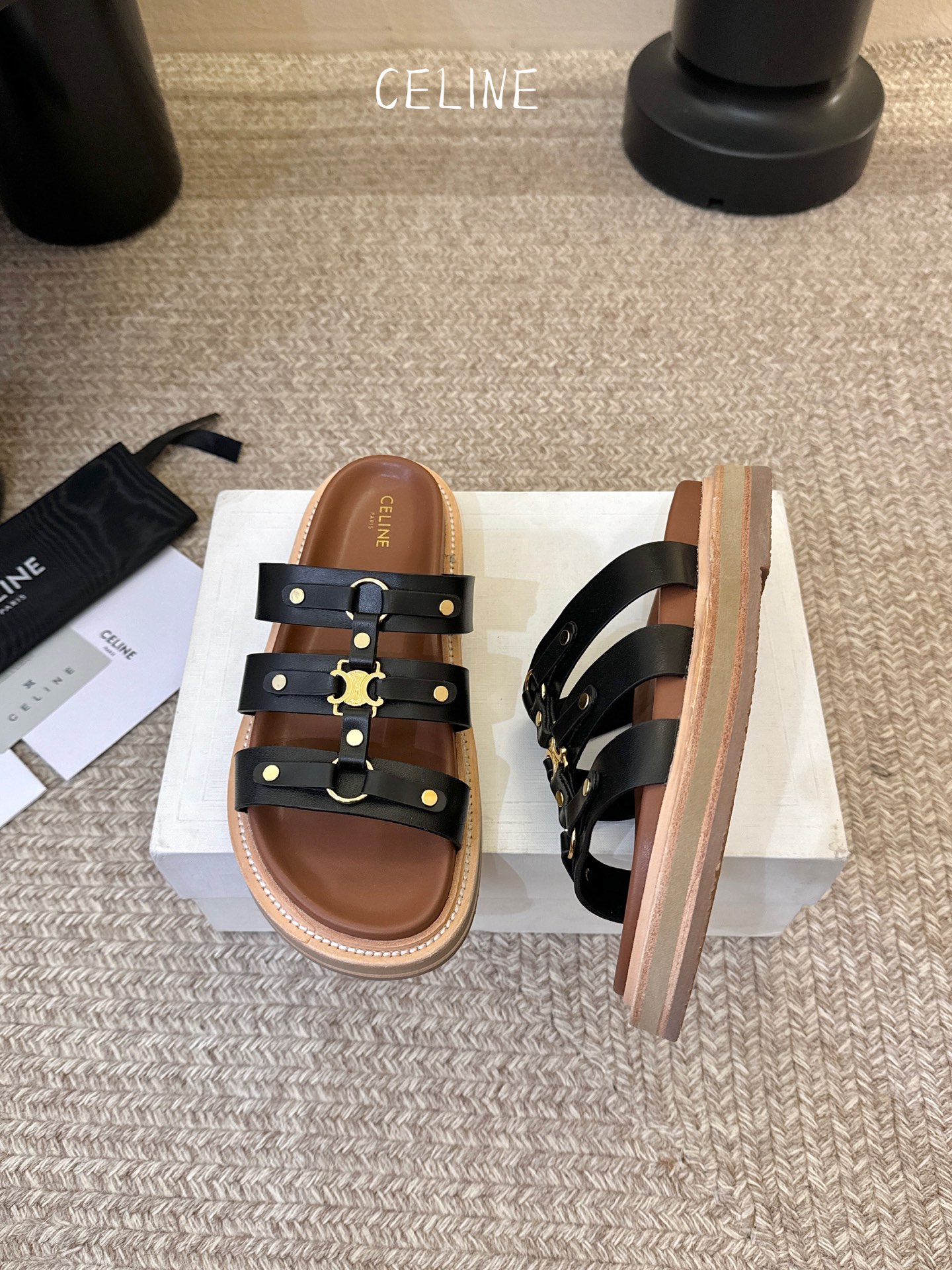 CELINE塞琳 春夏新款凯旋门英伦风平底微标凉鞋拖鞋🔝简约大气时髦👍耐看不过时😍是时尚圈永不退潮的经典