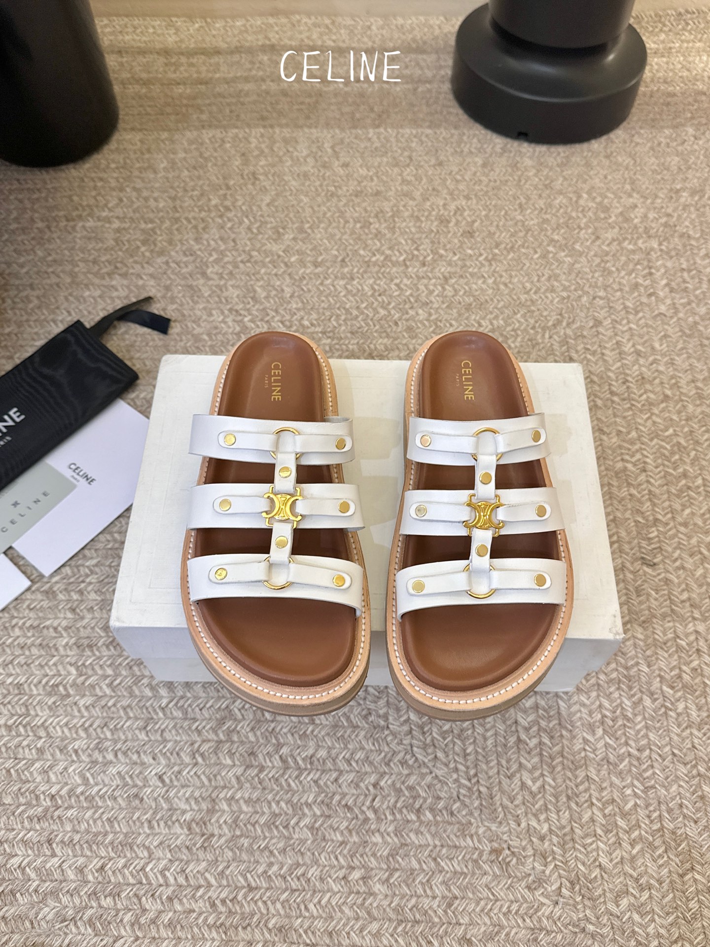 CELINE塞琳 春夏新款凯旋门英伦风平底微标凉鞋拖鞋🔝简约大气时髦👍耐看不过时😍是时尚圈永不退潮的经典