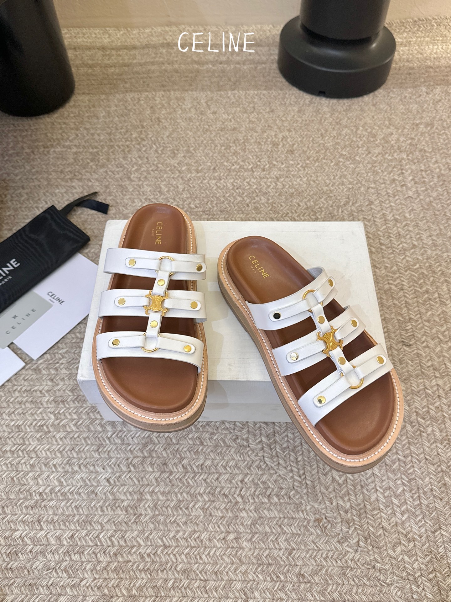 CELINE塞琳 春夏新款凯旋门英伦风平底微标凉鞋拖鞋🔝简约大气时髦👍耐看不过时😍是时尚圈永不退潮的经典