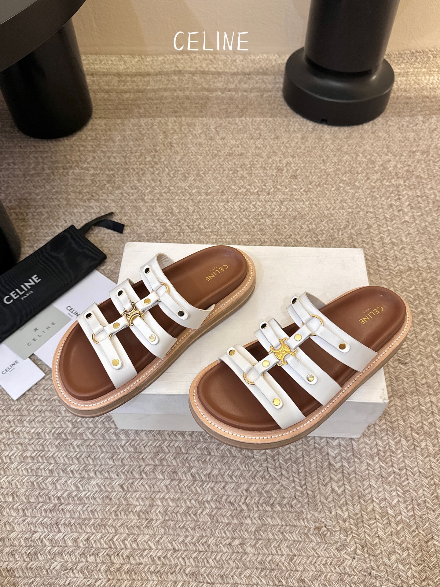 CELINE塞琳 春夏新款凯旋门英伦风平底微标凉鞋拖鞋🔝简约大气时髦👍耐看不过时😍是时尚圈永不退潮的经典