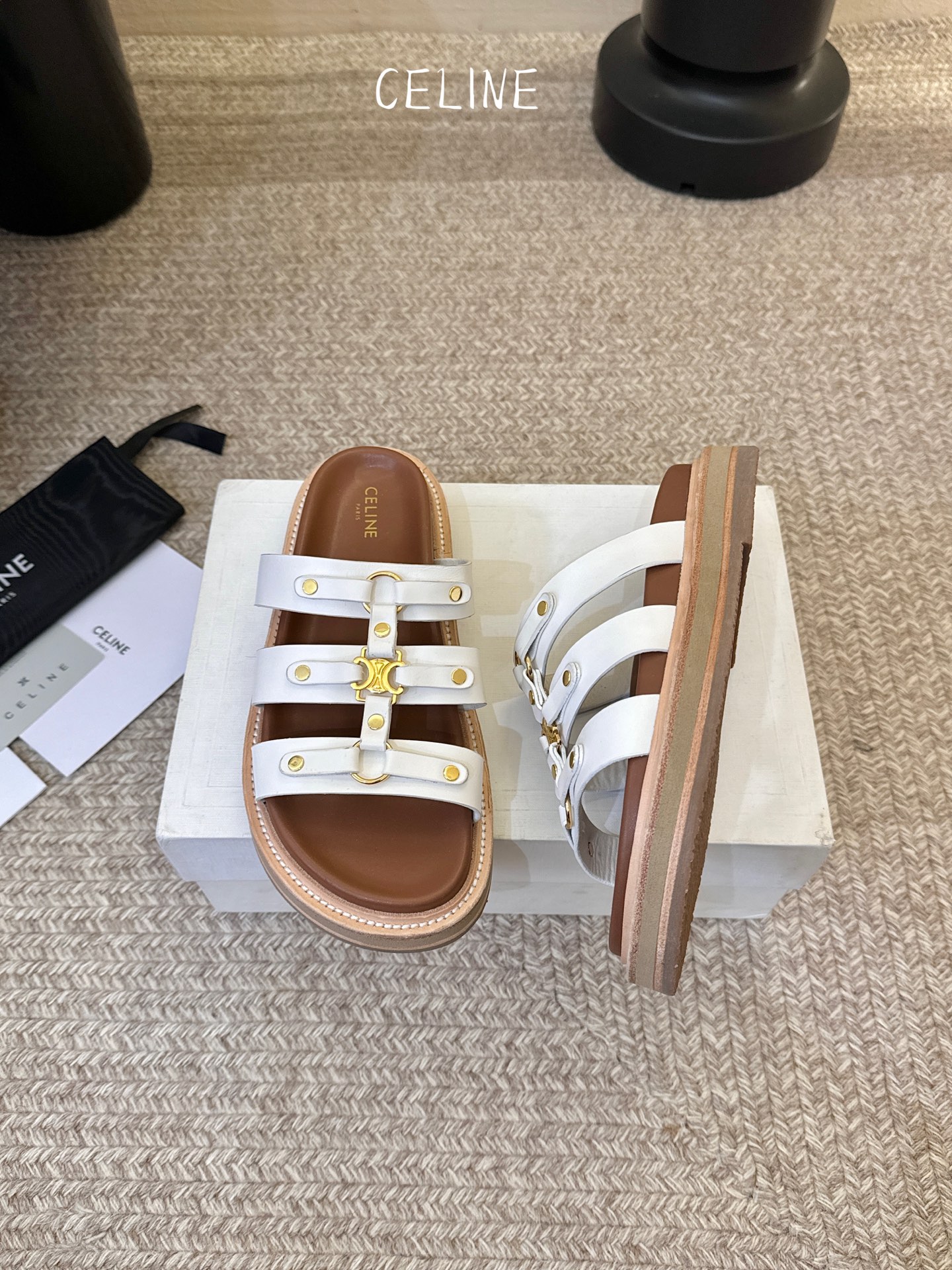 CELINE塞琳 春夏新款凯旋门英伦风平底微标凉鞋拖鞋🔝简约大气时髦👍耐看不过时😍是时尚圈永不退潮的经典