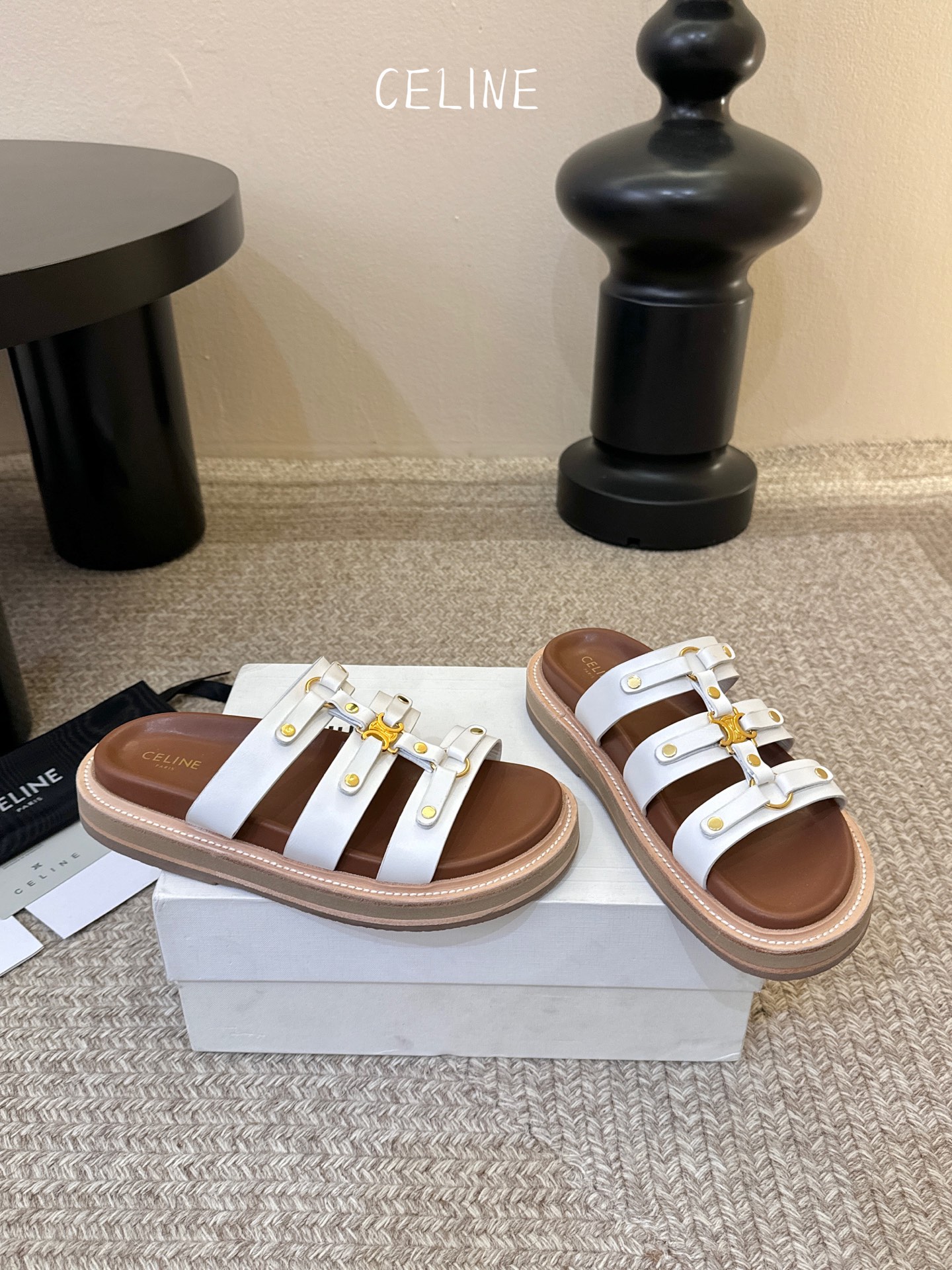 CELINE塞琳 春夏新款凯旋门英伦风平底微标凉鞋拖鞋🔝简约大气时髦👍耐看不过时😍是时尚圈永不退潮的经典
