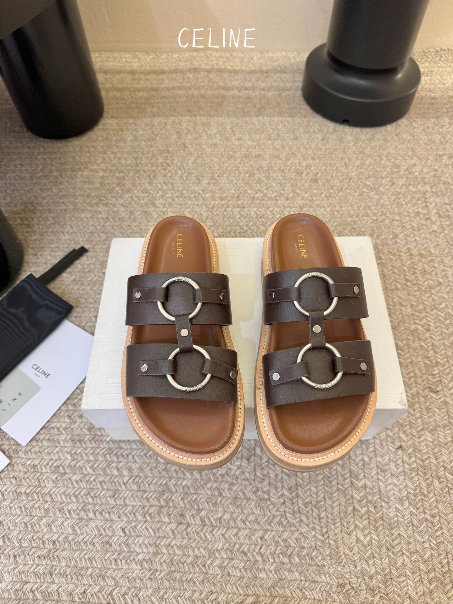 CELINE塞琳 春夏新款凯旋门英伦风平底微标凉鞋拖鞋🔝简约大气时髦👍耐看不过时😍是时尚圈永不退潮的经典