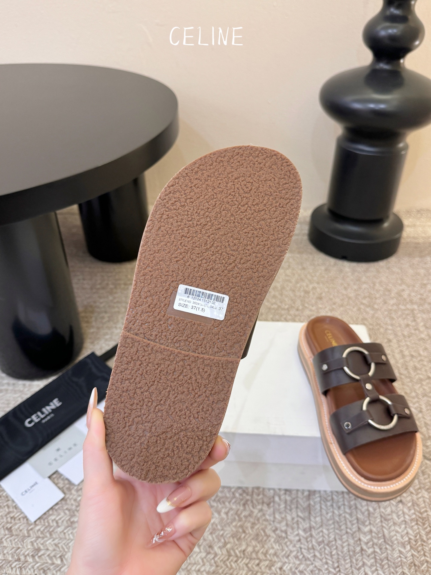 CELINE塞琳 春夏新款凯旋门英伦风平底微标凉鞋拖鞋🔝简约大气时髦👍耐看不过时😍是时尚圈永不退潮的经典