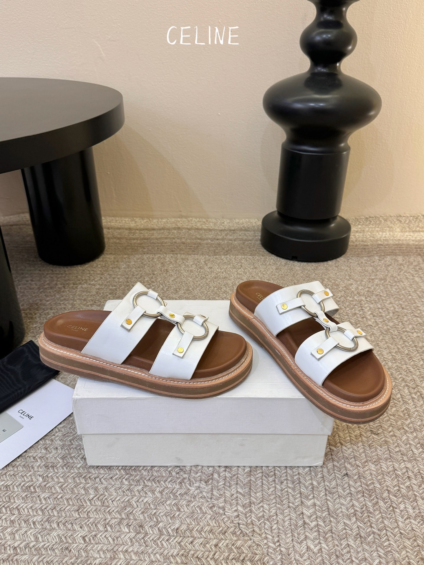 CELINE塞琳 春夏新款凯旋门英伦风平底微标凉鞋拖鞋🔝简约大气时髦👍耐看不过时😍是时尚圈永不退潮的经典