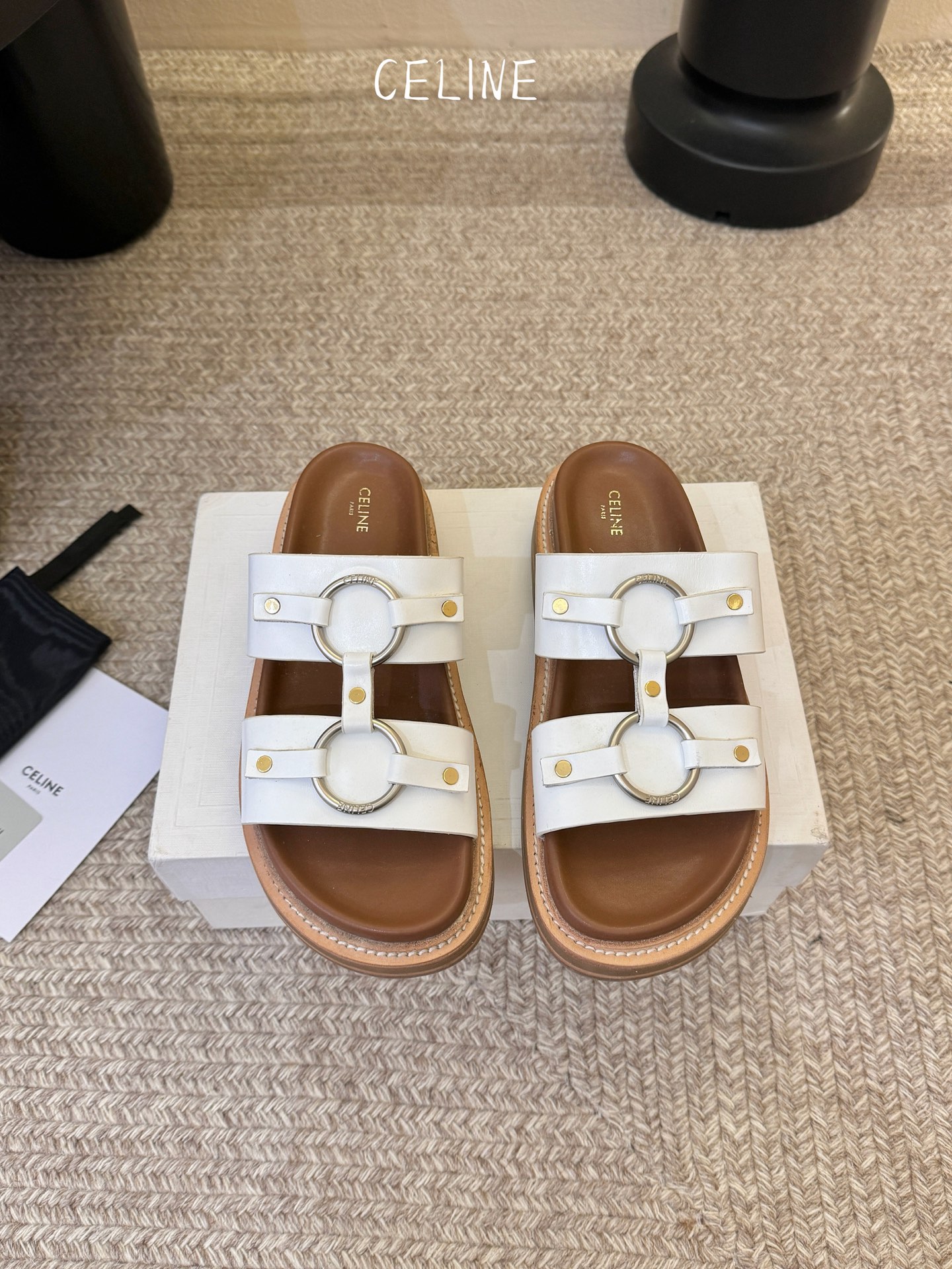 CELINE塞琳 春夏新款凯旋门英伦风平底微标凉鞋拖鞋🔝简约大气时髦👍耐看不过时😍是时尚圈永不退潮的经典