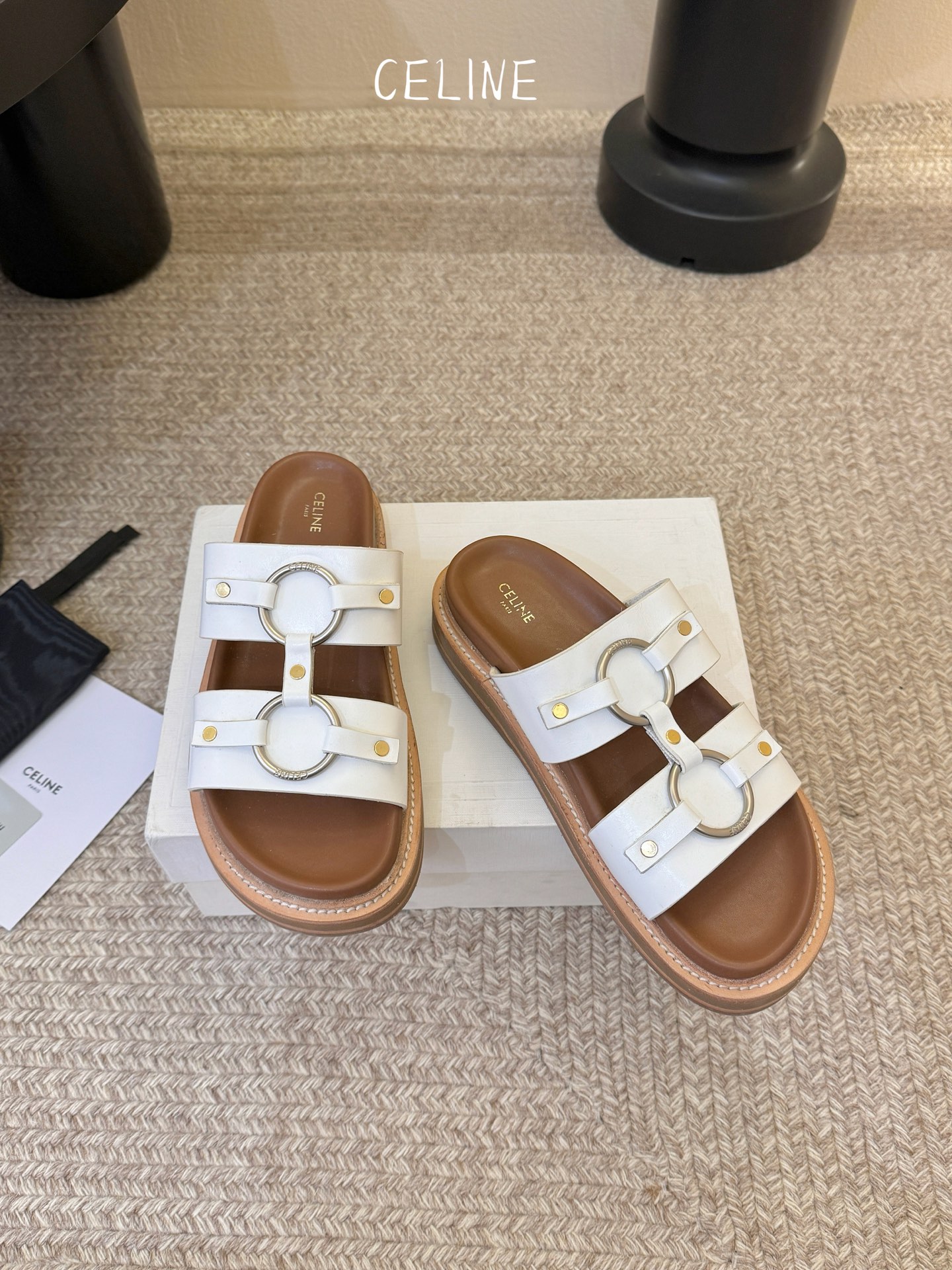 CELINE塞琳 春夏新款凯旋门英伦风平底微标凉鞋拖鞋🔝简约大气时髦👍耐看不过时😍是时尚圈永不退潮的经典
