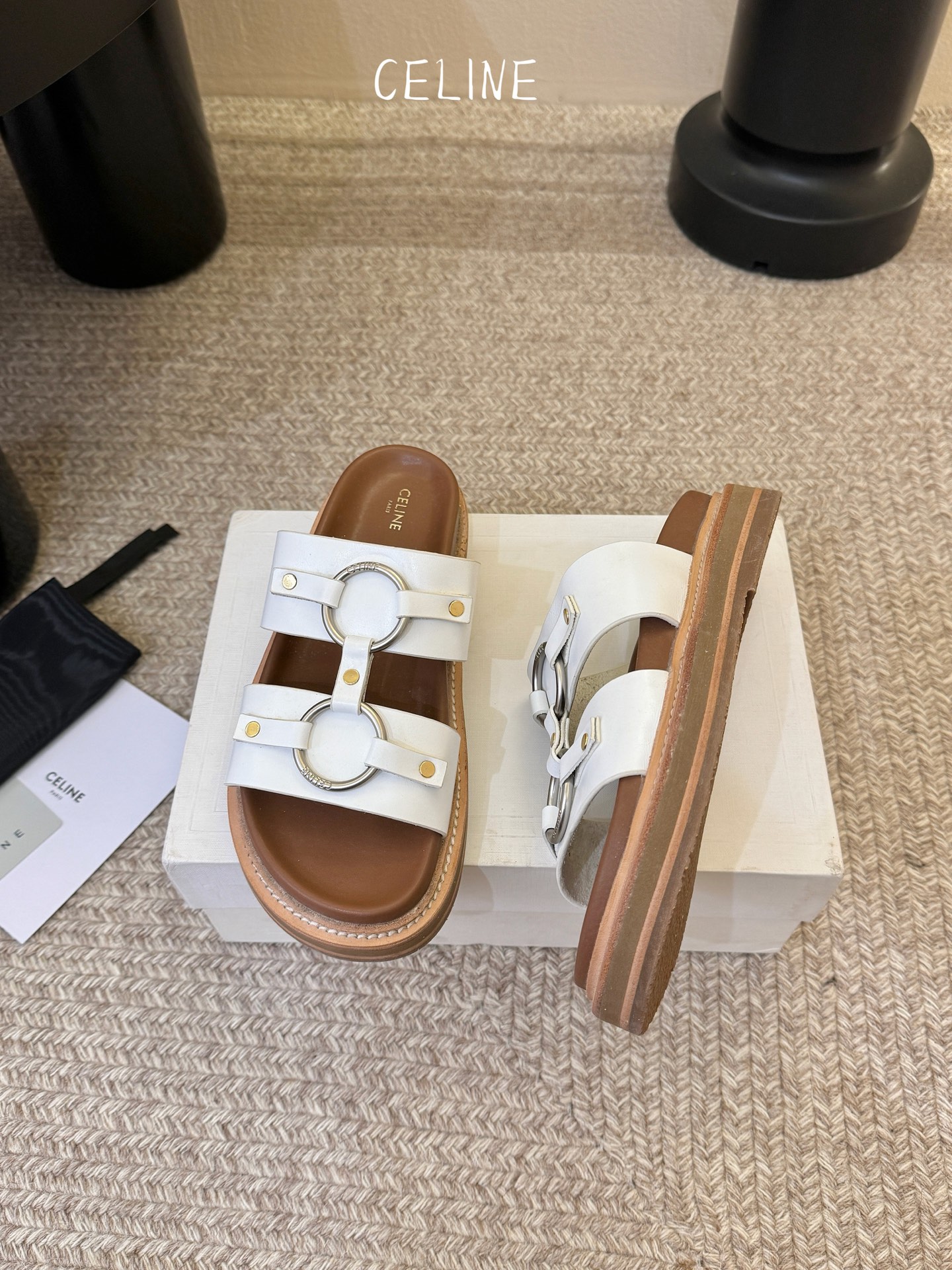 CELINE塞琳 春夏新款凯旋门英伦风平底微标凉鞋拖鞋🔝简约大气时髦👍耐看不过时😍是时尚圈永不退潮的经典