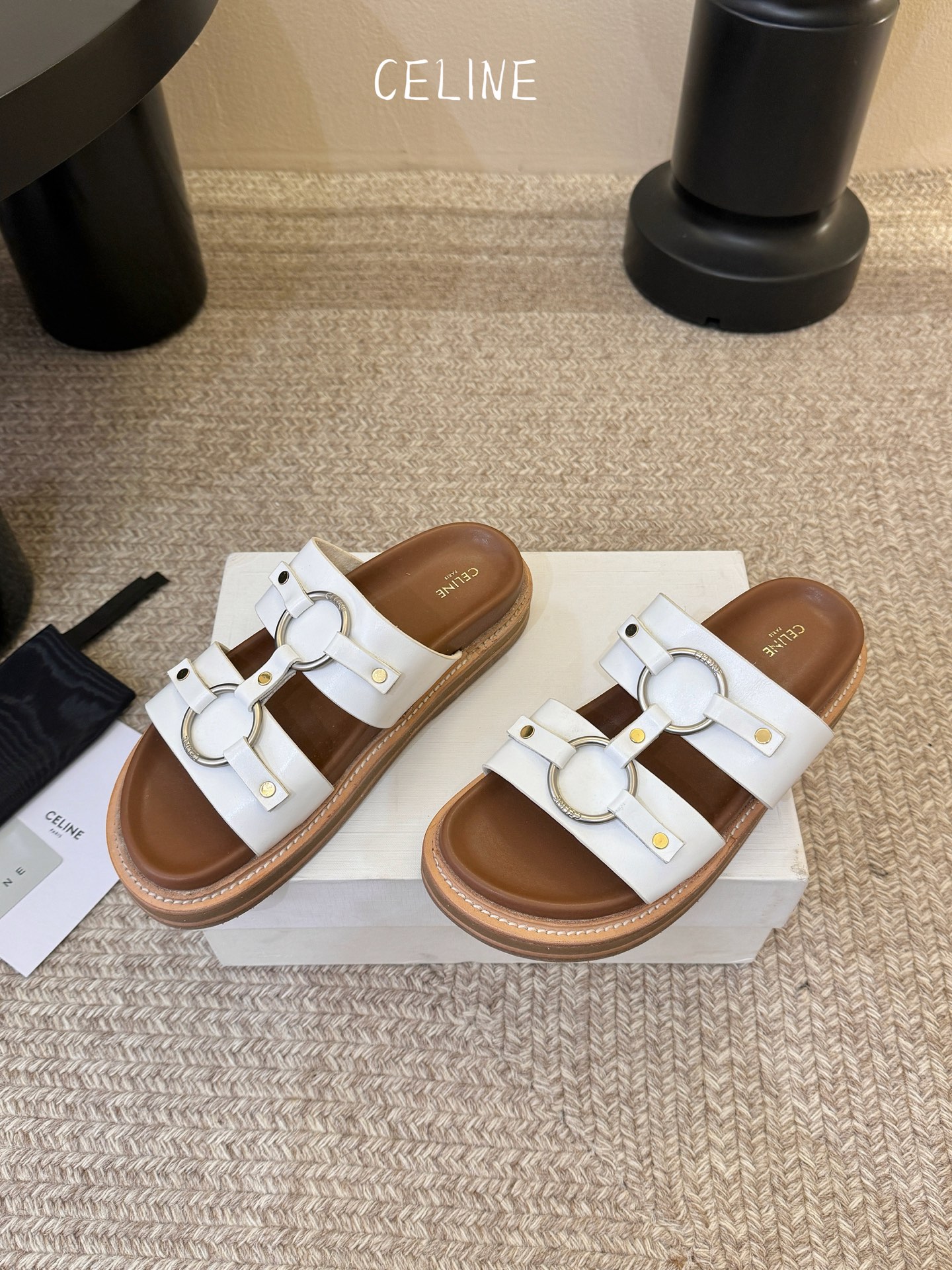 CELINE塞琳 春夏新款凯旋门英伦风平底微标凉鞋拖鞋🔝简约大气时髦👍耐看不过时😍是时尚圈永不退潮的经典