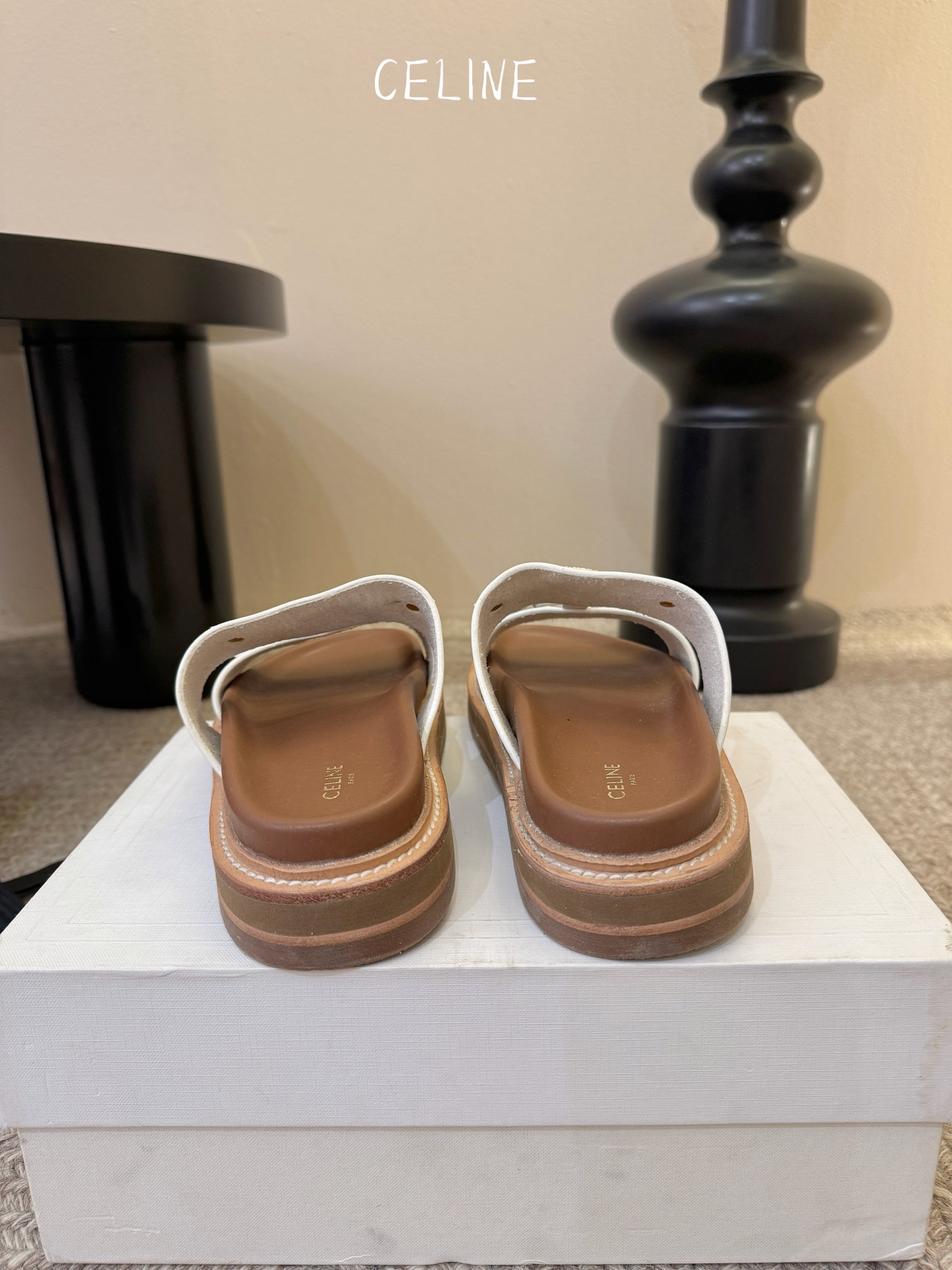 CELINE塞琳 春夏新款凯旋门英伦风平底微标凉鞋拖鞋🔝简约大气时髦👍耐看不过时😍是时尚圈永不退潮的经典