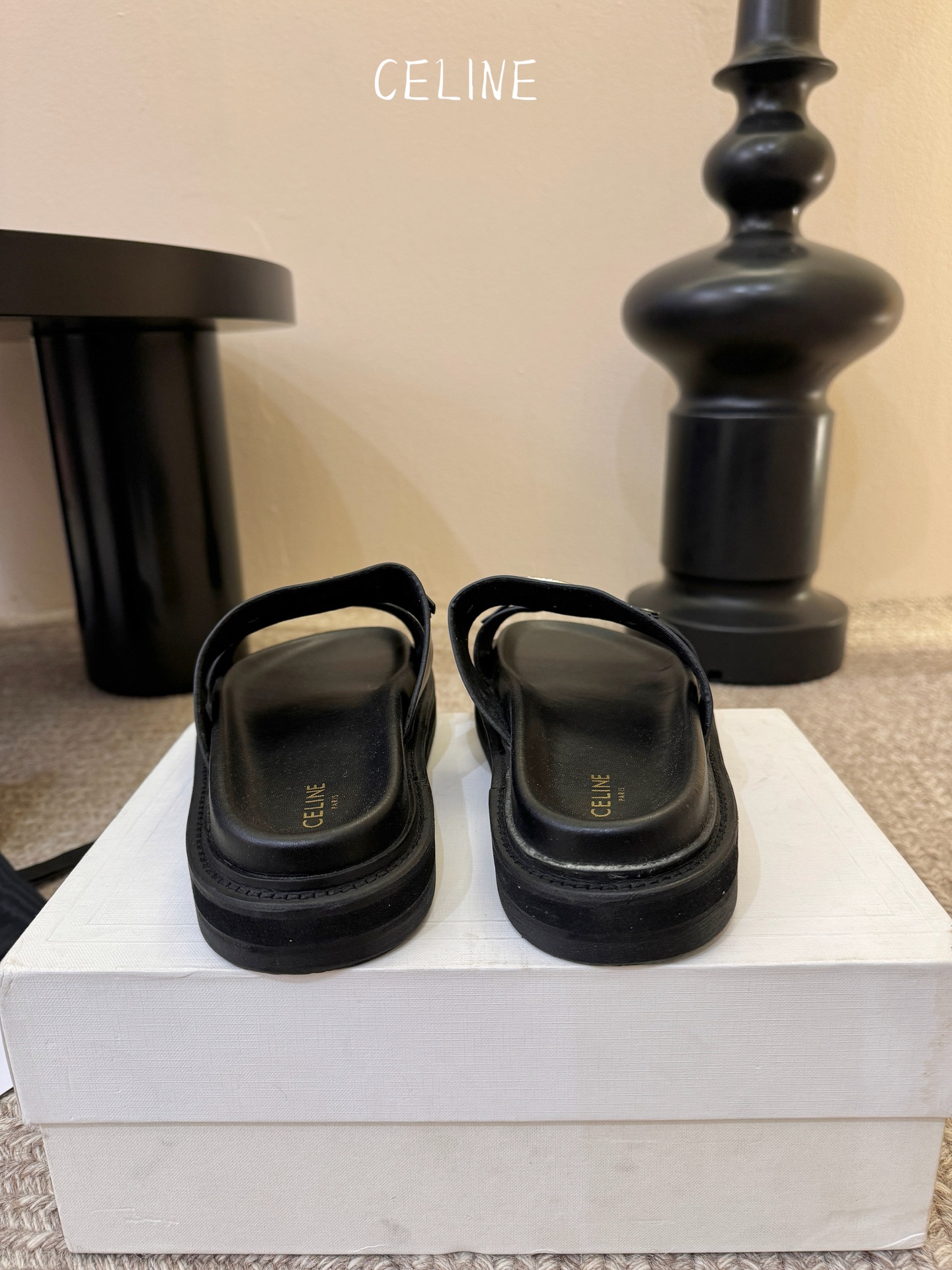 CELINE塞琳 春夏新款凯旋门英伦风平底微标凉鞋拖鞋🔝简约大气时髦👍耐看不过时😍是时尚圈永不退潮的经典