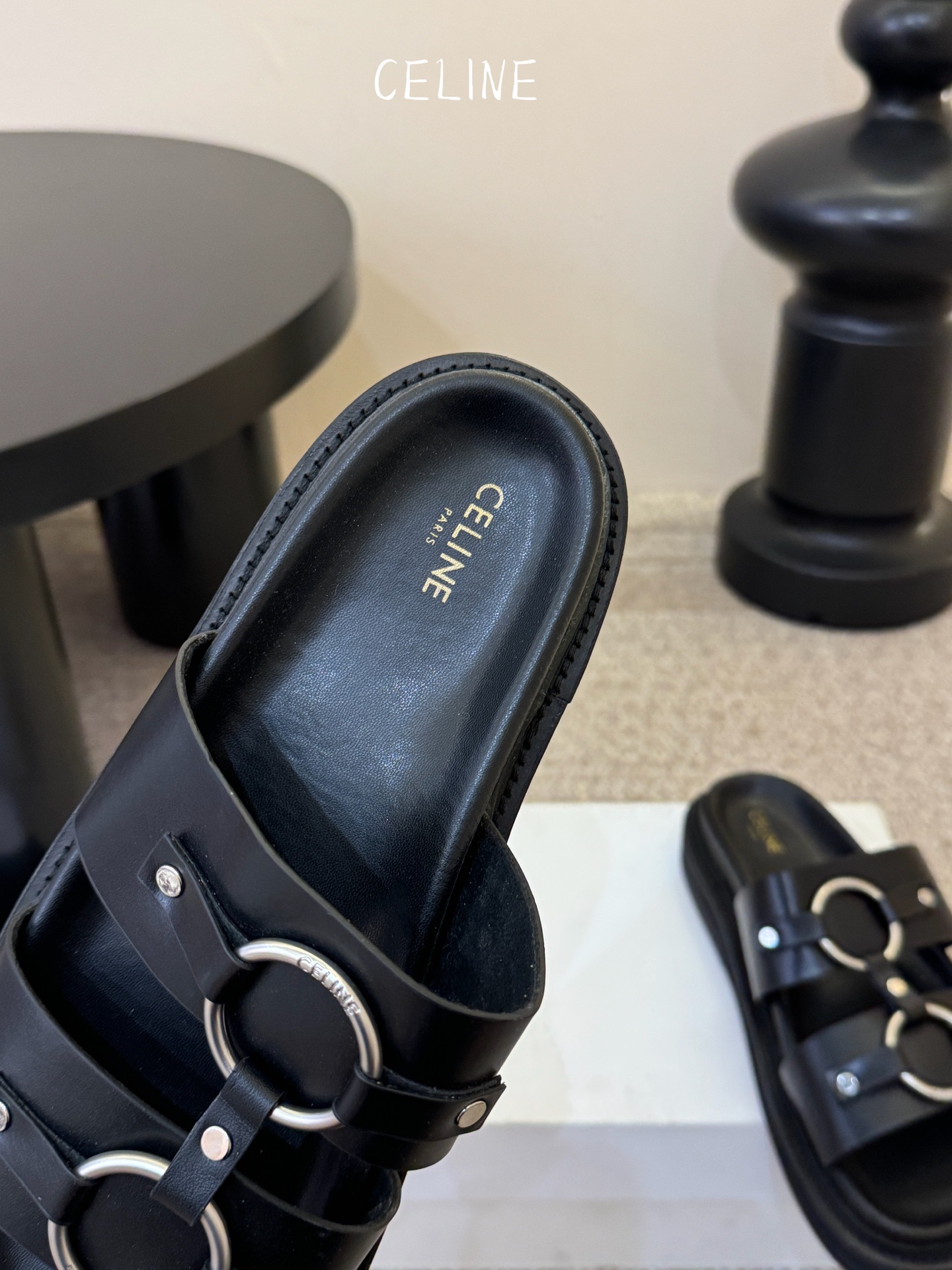 CELINE塞琳 春夏新款凯旋门英伦风平底微标凉鞋拖鞋🔝简约大气时髦👍耐看不过时😍是时尚圈永不退潮的经典