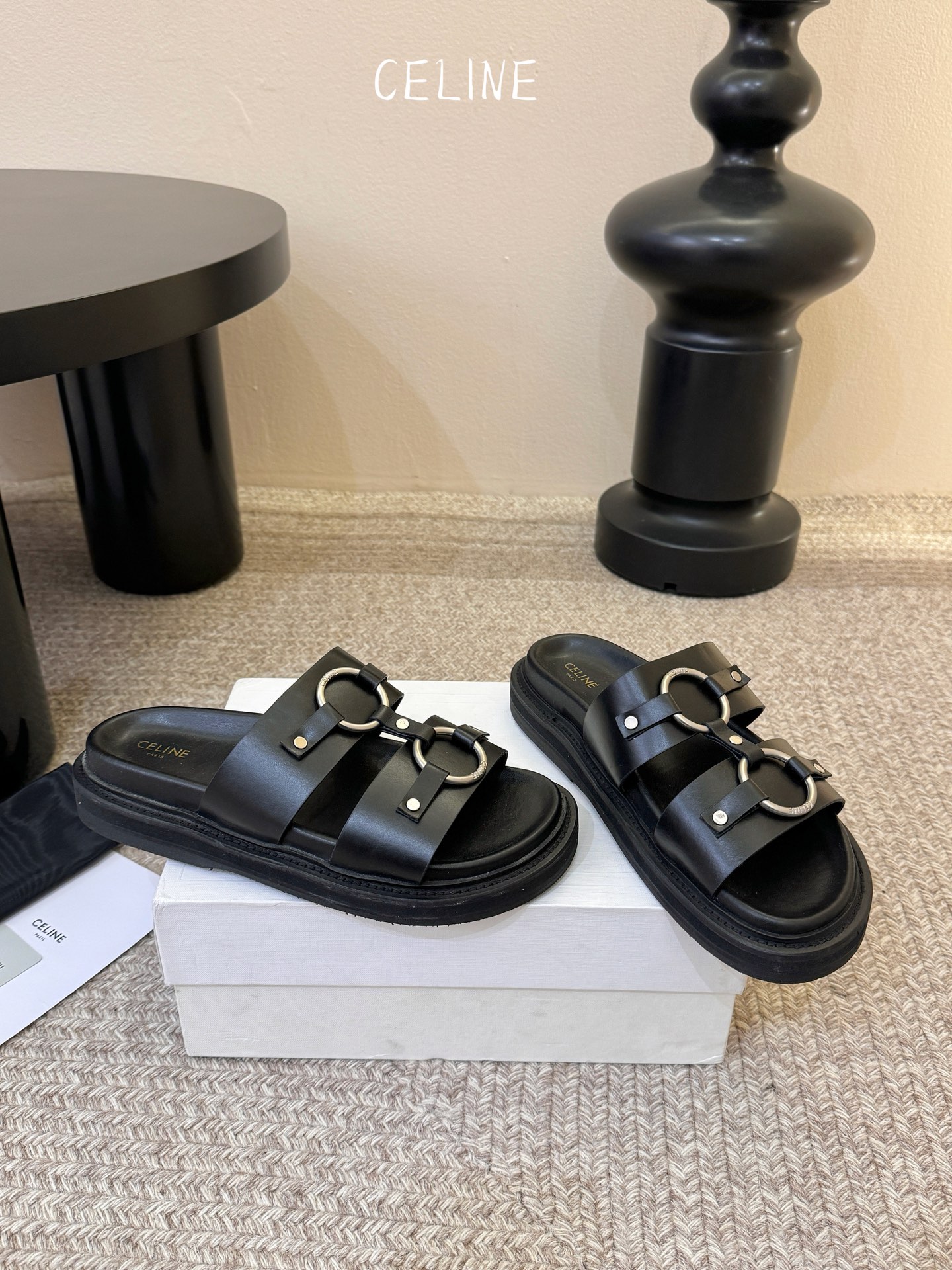 CELINE塞琳 春夏新款凯旋门英伦风平底微标凉鞋拖鞋🔝简约大气时髦👍耐看不过时😍是时尚圈永不退潮的经典