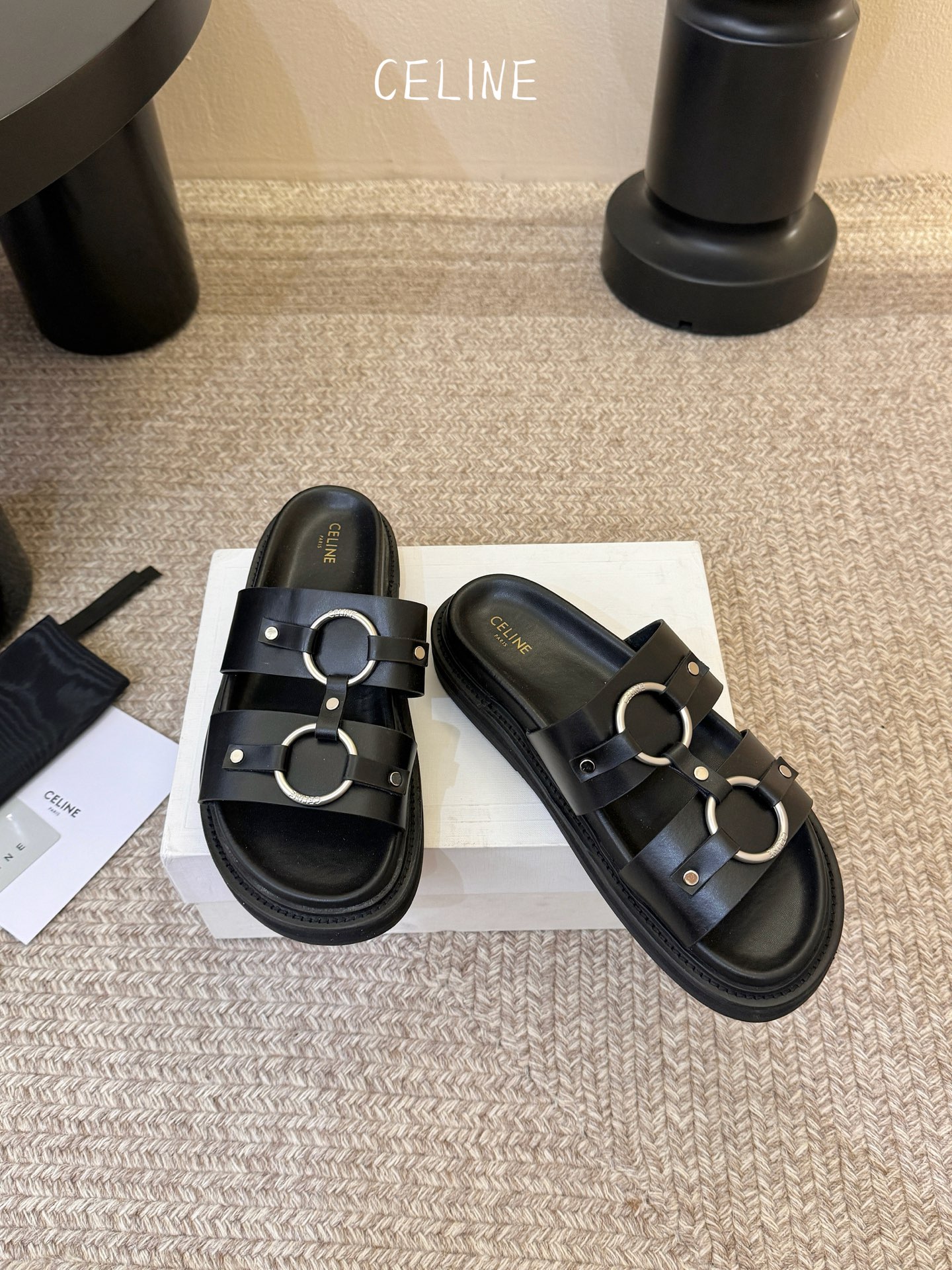 CELINE塞琳 春夏新款凯旋门英伦风平底微标凉鞋拖鞋🔝简约大气时髦👍耐看不过时😍是时尚圈永不退潮的经典
