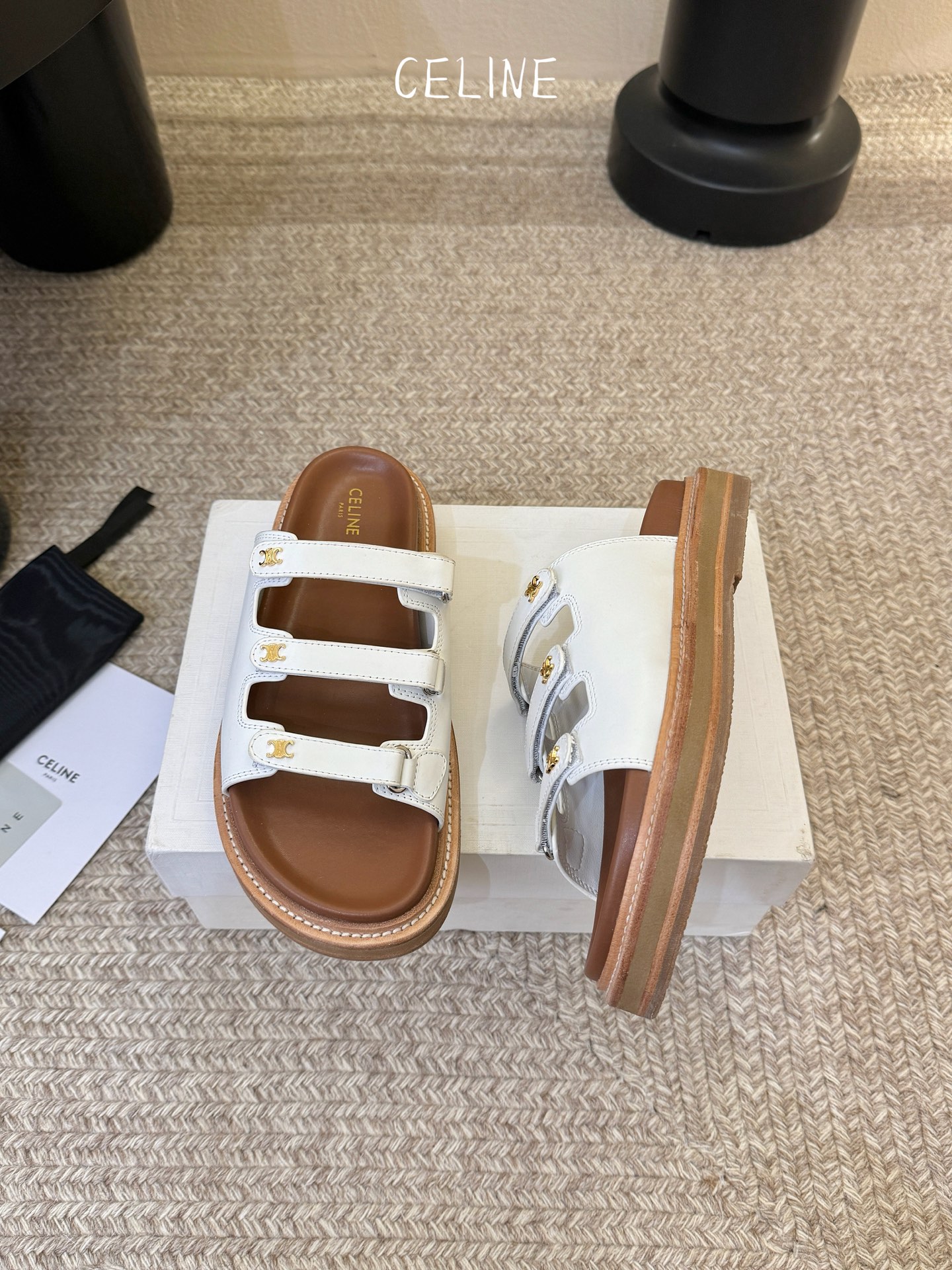 CELINE塞琳 春夏新款凯旋门英伦风平底微标凉鞋拖鞋🔝简约大气时髦👍耐看不过时😍是时尚圈永不退潮的经典