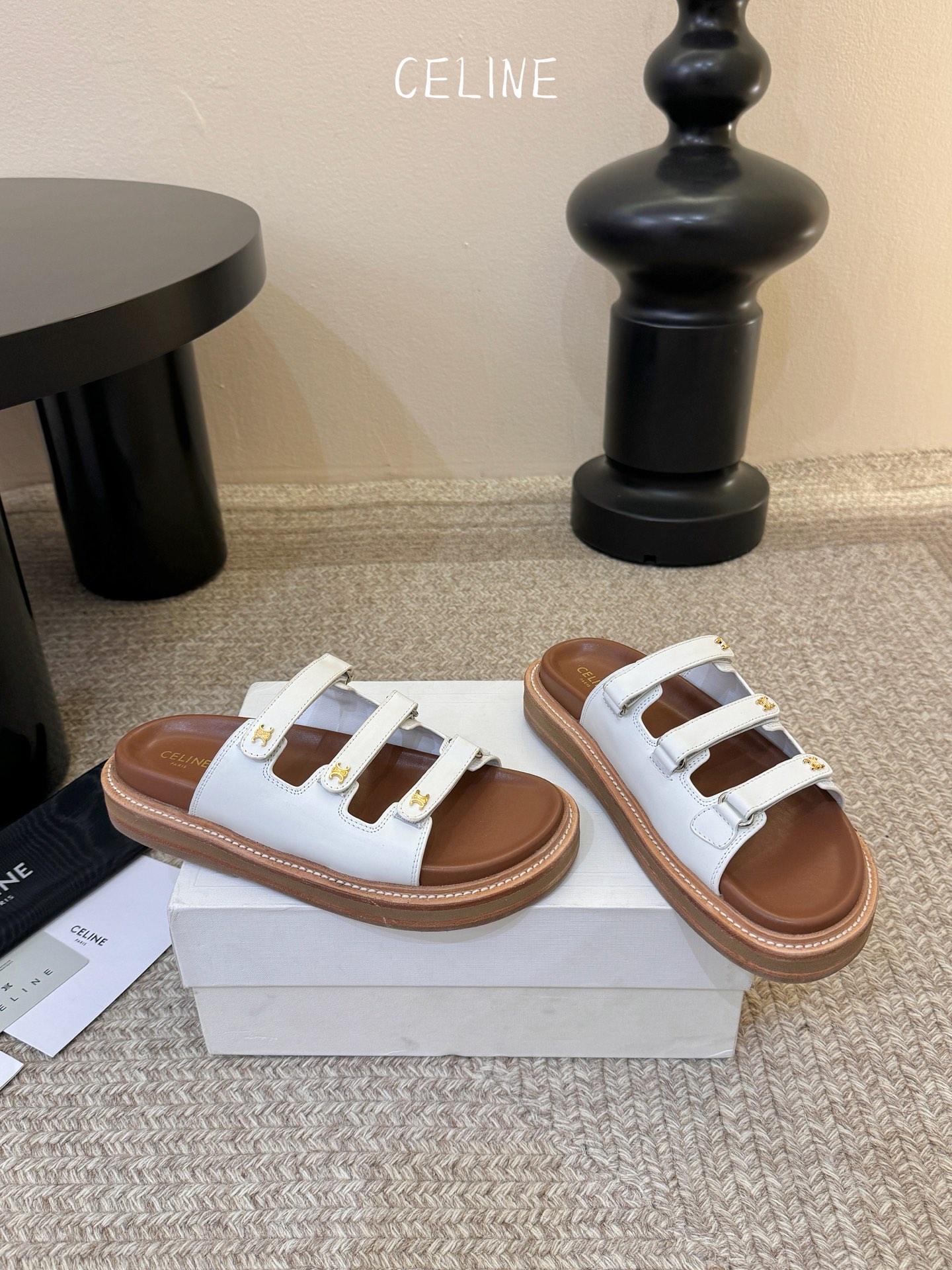 CELINE塞琳 春夏新款凯旋门英伦风平底微标凉鞋拖鞋🔝简约大气时髦👍耐看不过时😍是时尚圈永不退潮的经典