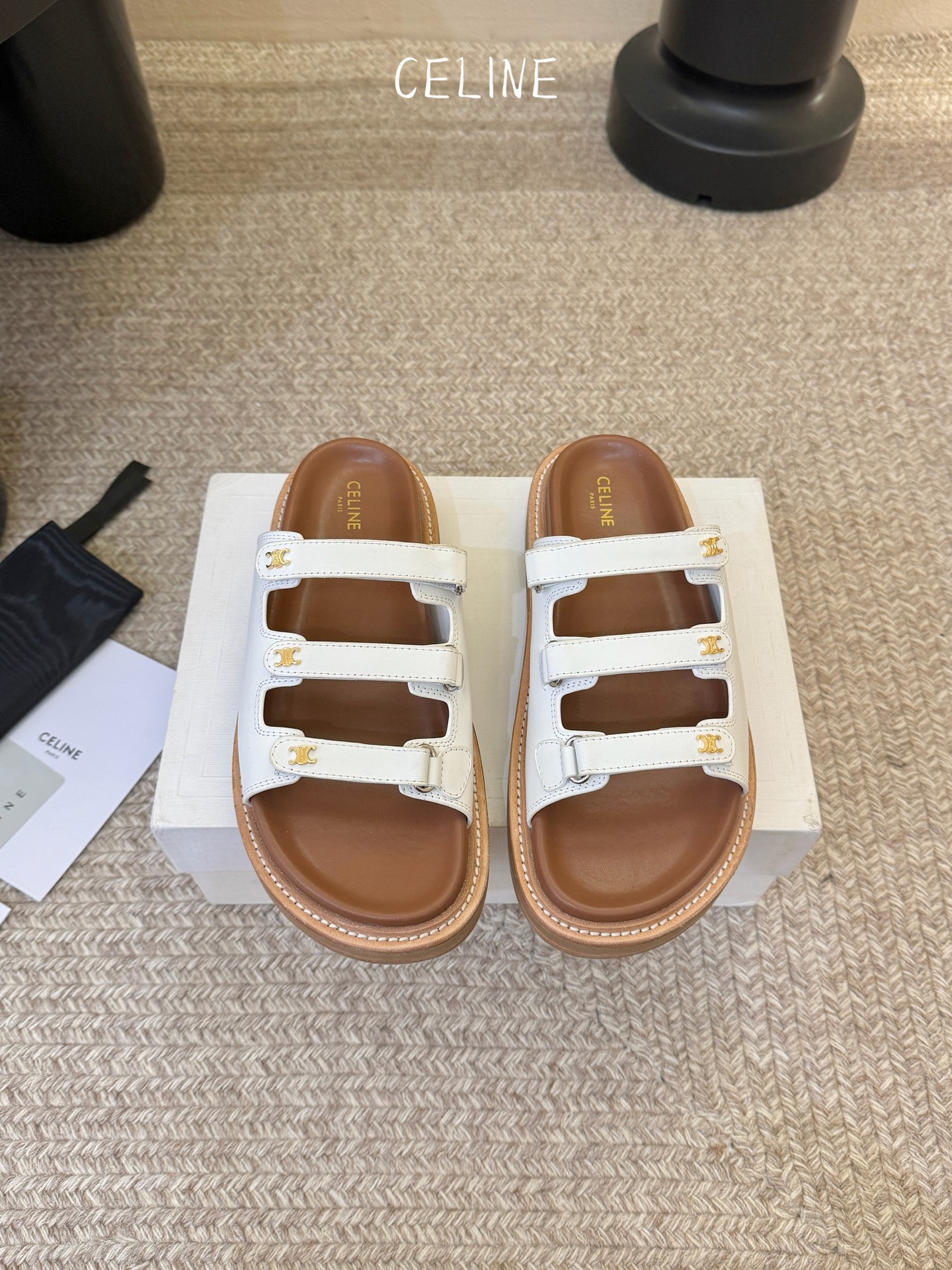 CELINE塞琳 春夏新款凯旋门英伦风平底微标凉鞋拖鞋🔝简约大气时髦👍耐看不过时😍是时尚圈永不退潮的经典