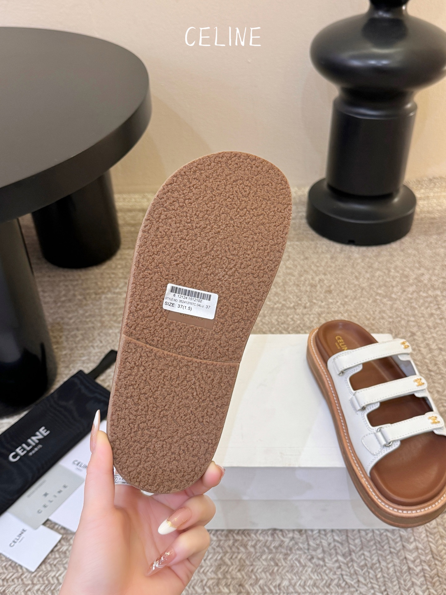 CELINE塞琳 春夏新款凯旋门英伦风平底微标凉鞋拖鞋🔝简约大气时髦👍耐看不过时😍是时尚圈永不退潮的经典