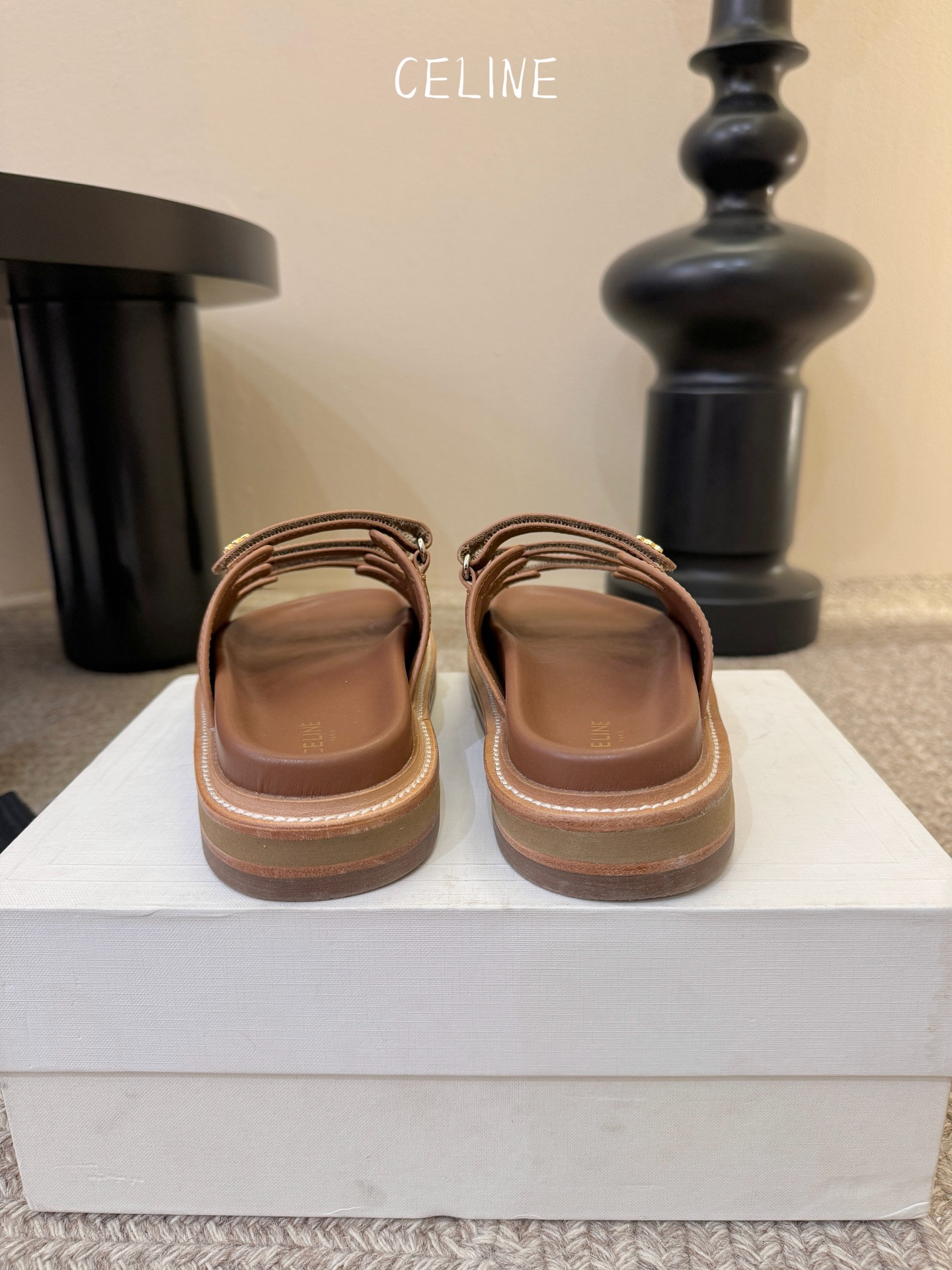 CELINE塞琳 春夏新款凯旋门英伦风平底微标凉鞋拖鞋🔝简约大气时髦👍耐看不过时😍是时尚圈永不退潮的经典