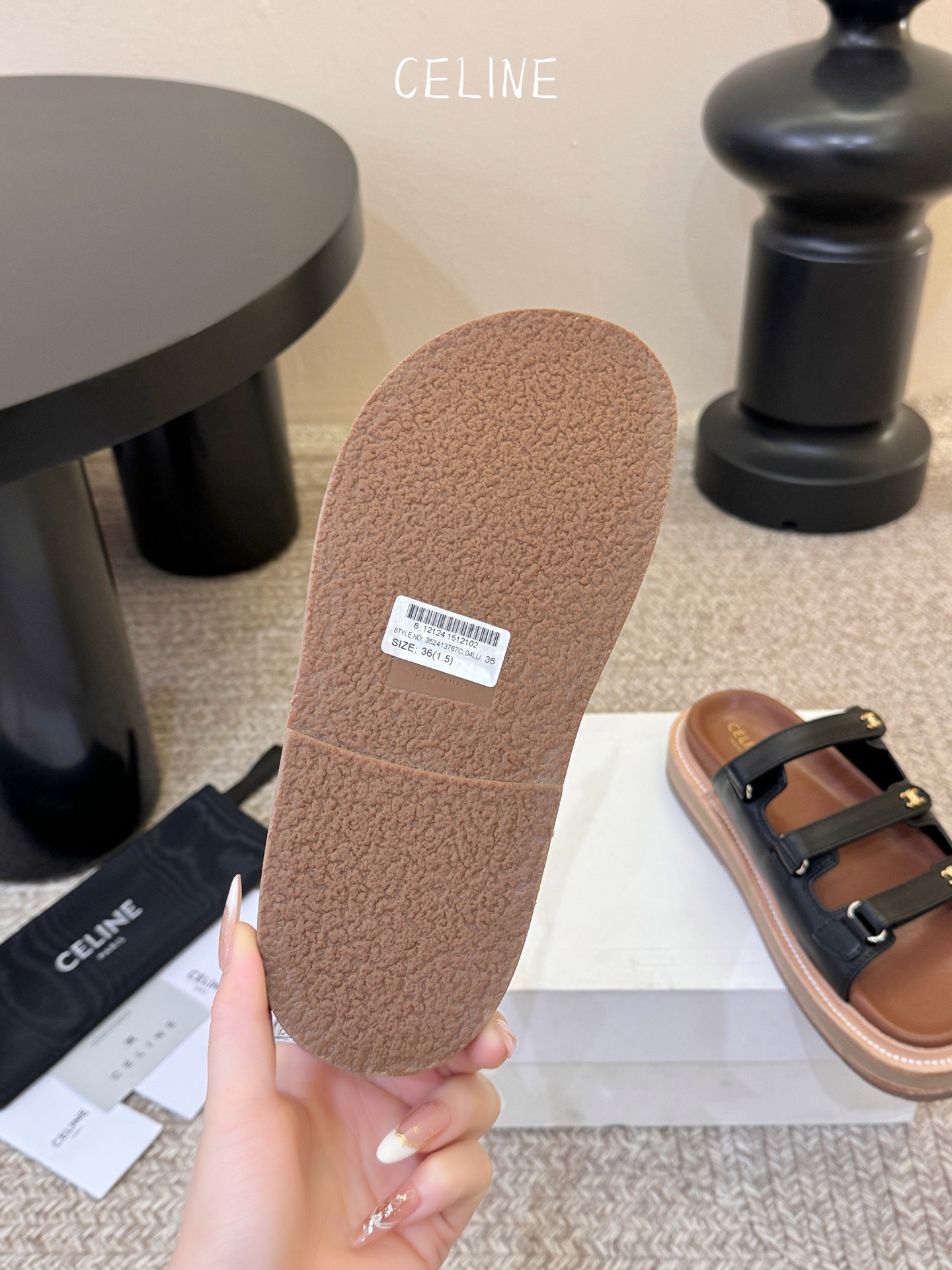 CELINE塞琳 春夏新款凯旋门英伦风平底微标凉鞋拖鞋🔝简约大气时髦👍耐看不过时😍是时尚圈永不退潮的经典