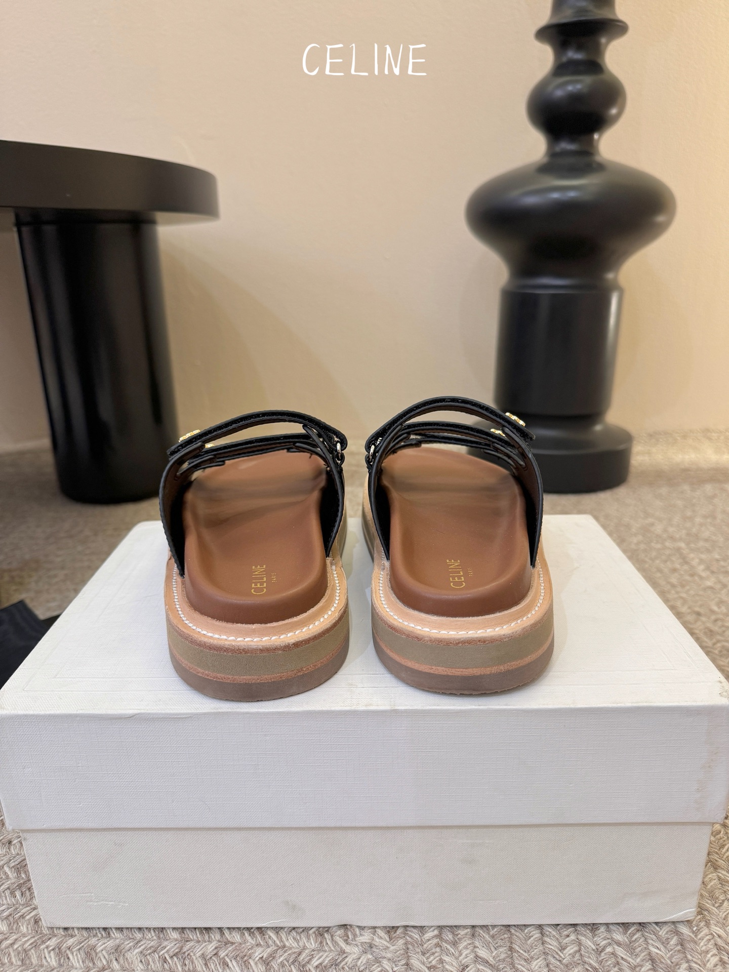 CELINE塞琳 春夏新款凯旋门英伦风平底微标凉鞋拖鞋🔝简约大气时髦👍耐看不过时😍是时尚圈永不退潮的经典