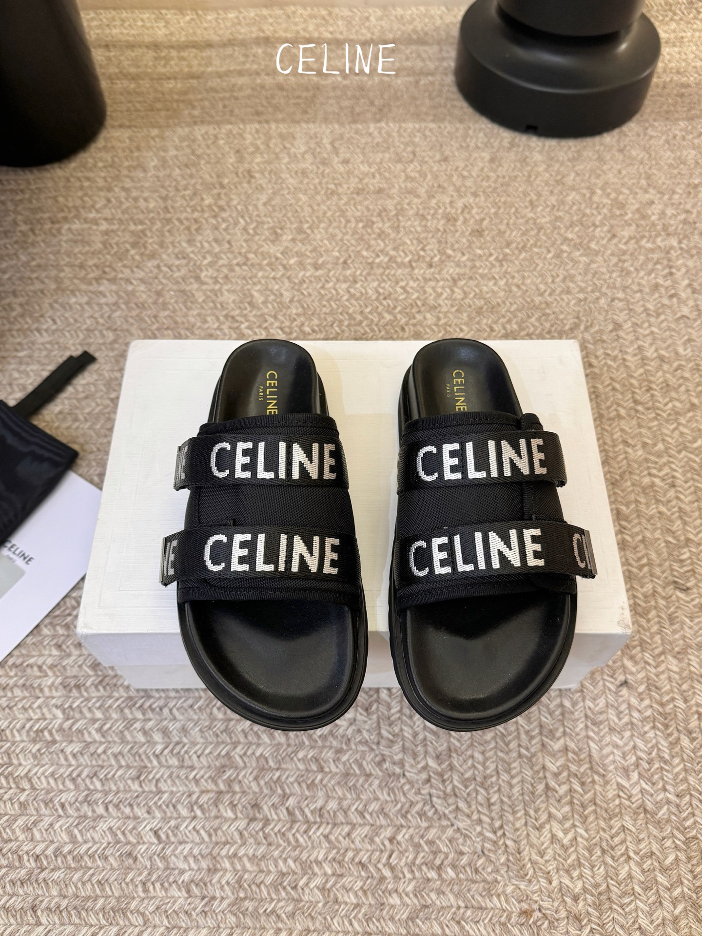 NO:747280,[CELINE · Celine] Celine TIPPI series upgraded OEM level spring and summer new French Arc de Triomphe retro Roman sandals and slippers, flat mules with wide studded straps and king slippers, FUSBETT leather-covered slippers with rubber outsoles, embedded foam, and leather welt uppers  Material: First layer of imported vegetable tanned cowhide, 3CM laminated genuine leather outsole, midsole, full package with anti-slip pattern, original full package, 35-41, slippers, celine, celine, sandals, slippers, cowhide, Leather  soles19860909【CELINE·思琳】赛琳TIPPI系列升级款代工级别春夏新品法国凯旋门复古罗马凉鞋拖鞋,平底穆勒鞋宽大饰钉袢带王字拖,FUSBETT皮革包覆便鞋橡胶外底,内嵌泡棉,皮革沿条鞋面材质头层进口植鞣牛皮,3CM层压真皮大底中底全包防滑纹原版全套包装,35-41,拖鞋,celine,celine,sandals,slippers,cowhide,Leather soles,Women's Shoes
