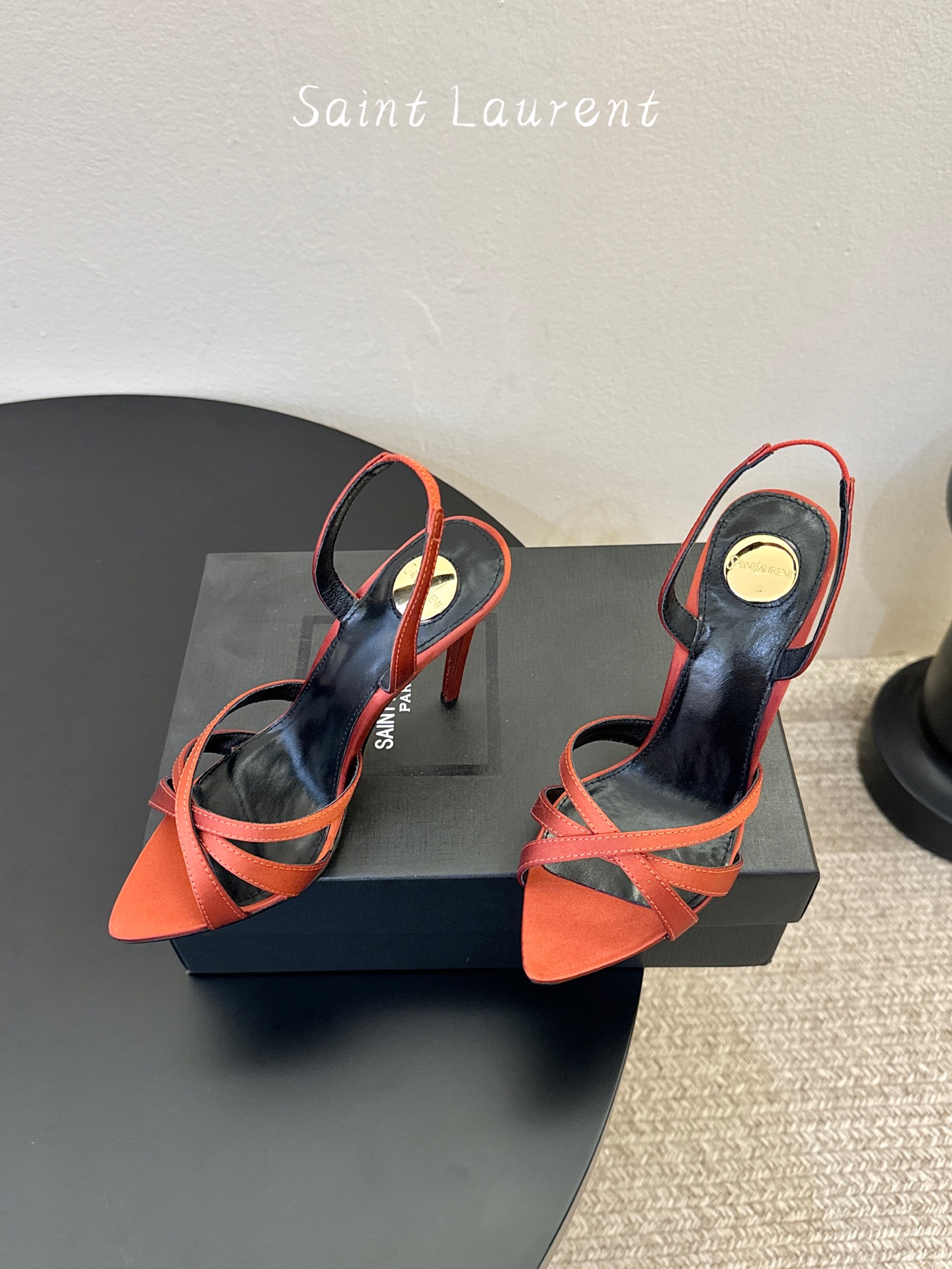 Saint Laurent / YSL圣罗兰金属字母logo高跟凉鞋YSL姐姐的美丽尤物高跟鞋 又是人间