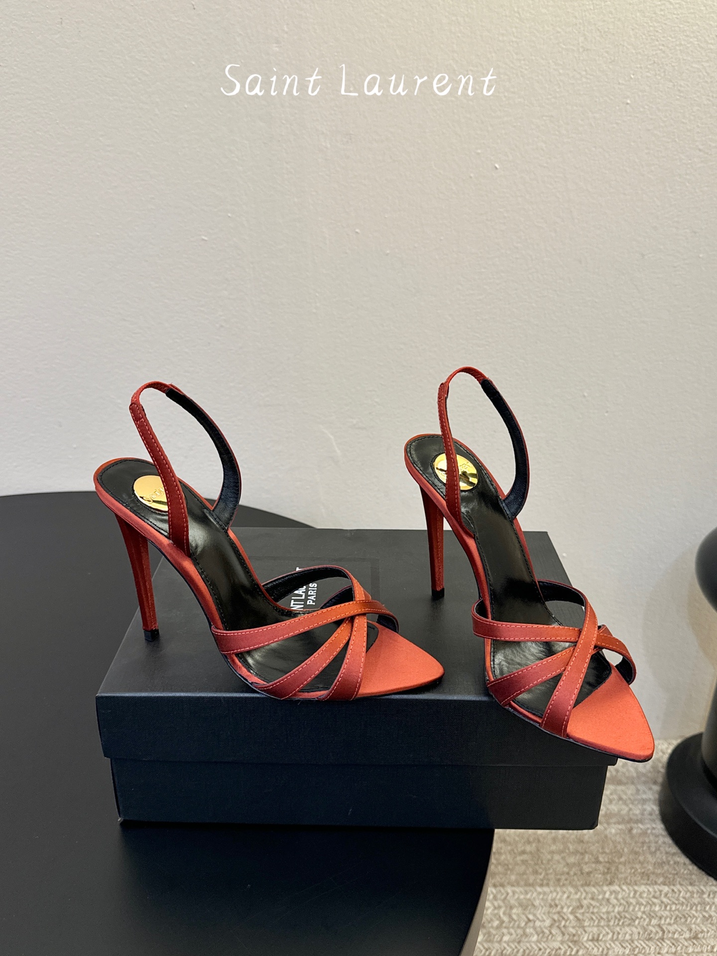 Saint Laurent / YSL圣罗兰金属字母logo高跟凉鞋YSL姐姐的美丽尤物高跟鞋 又是人间