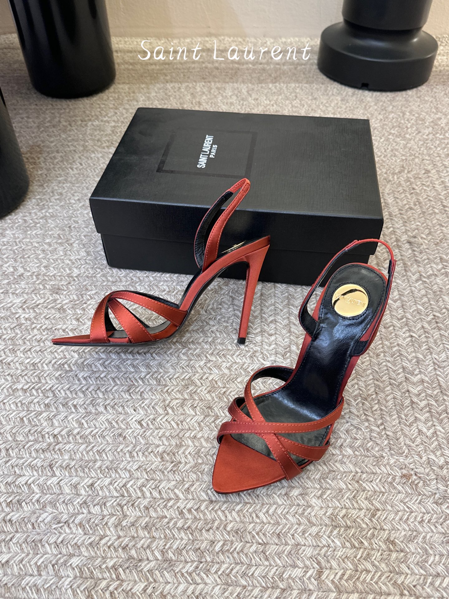 Saint Laurent / YSL圣罗兰金属字母logo高跟凉鞋YSL姐姐的美丽尤物高跟鞋 又是人间