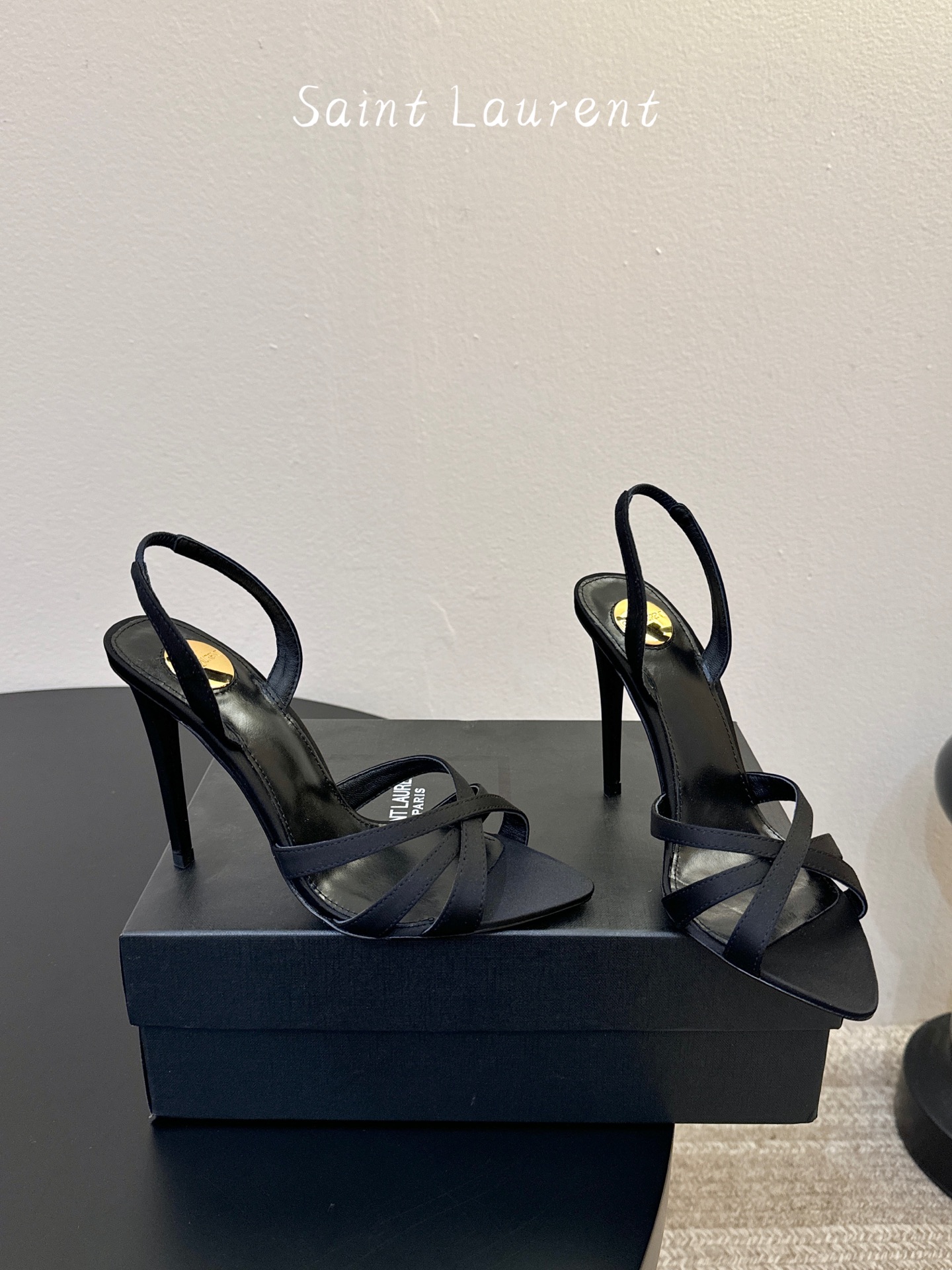 Saint Laurent / YSL圣罗兰金属字母logo高跟凉鞋YSL姐姐的美丽尤物高跟鞋 又是人间