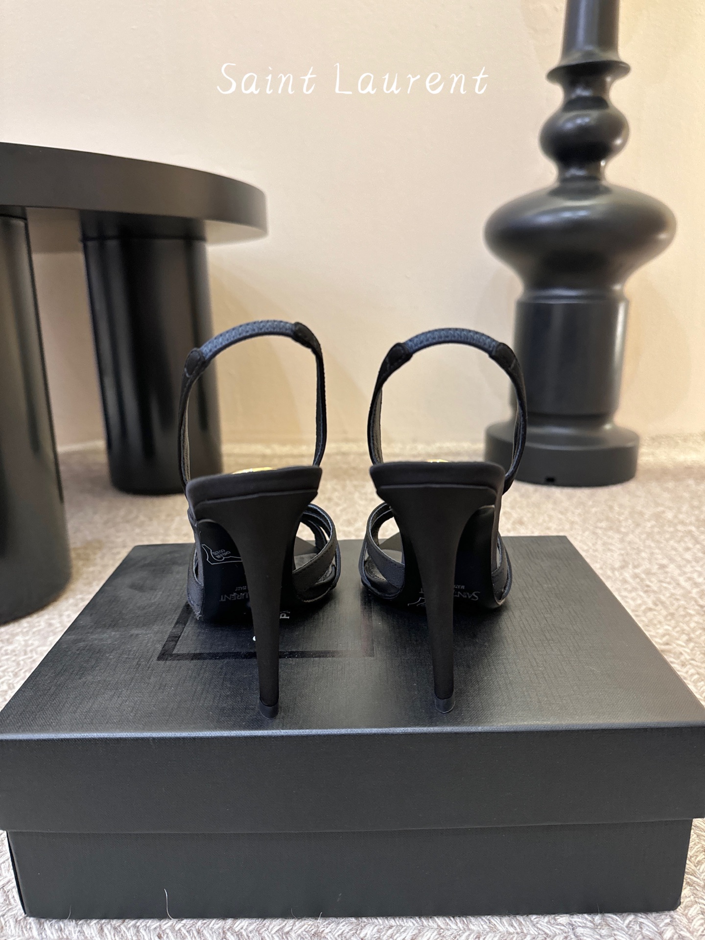 Saint Laurent / YSL圣罗兰金属字母logo高跟凉鞋YSL姐姐的美丽尤物高跟鞋 又是人间