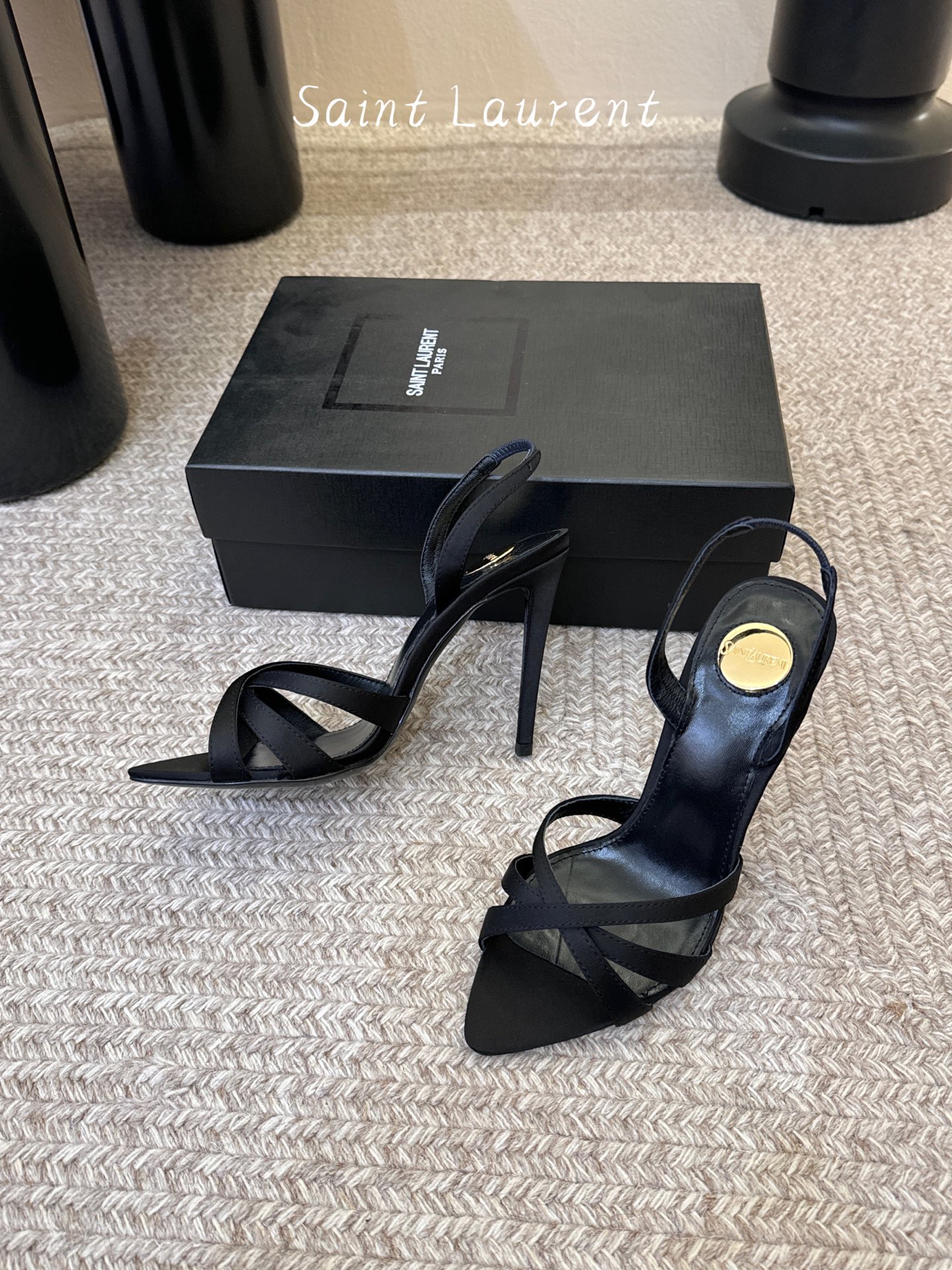 Saint Laurent / YSL圣罗兰金属字母logo高跟凉鞋YSL姐姐的美丽尤物高跟鞋 又是人间