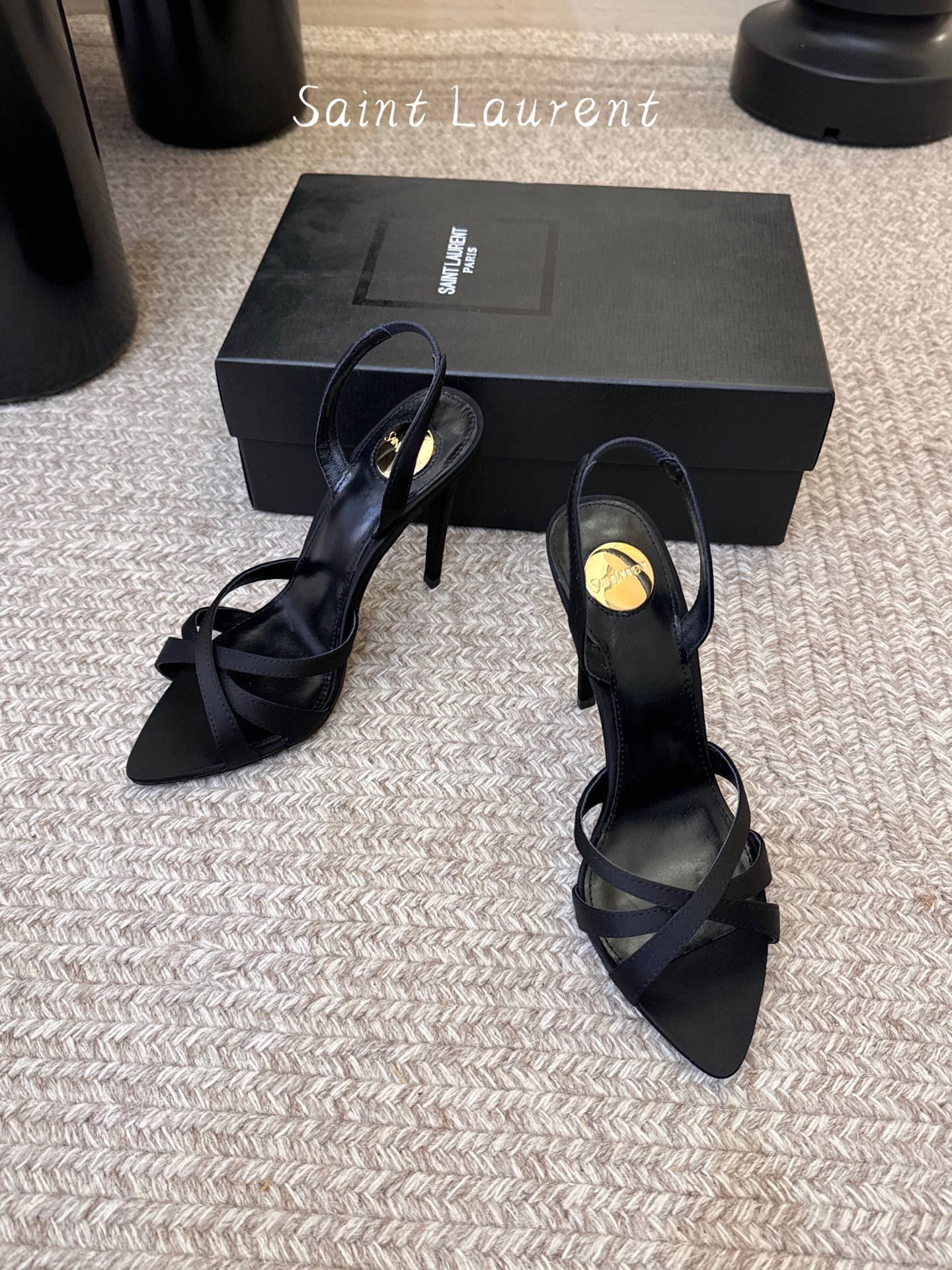 Saint Laurent / YSL圣罗兰金属字母logo高跟凉鞋YSL姐姐的美丽尤物高跟鞋 又是人间