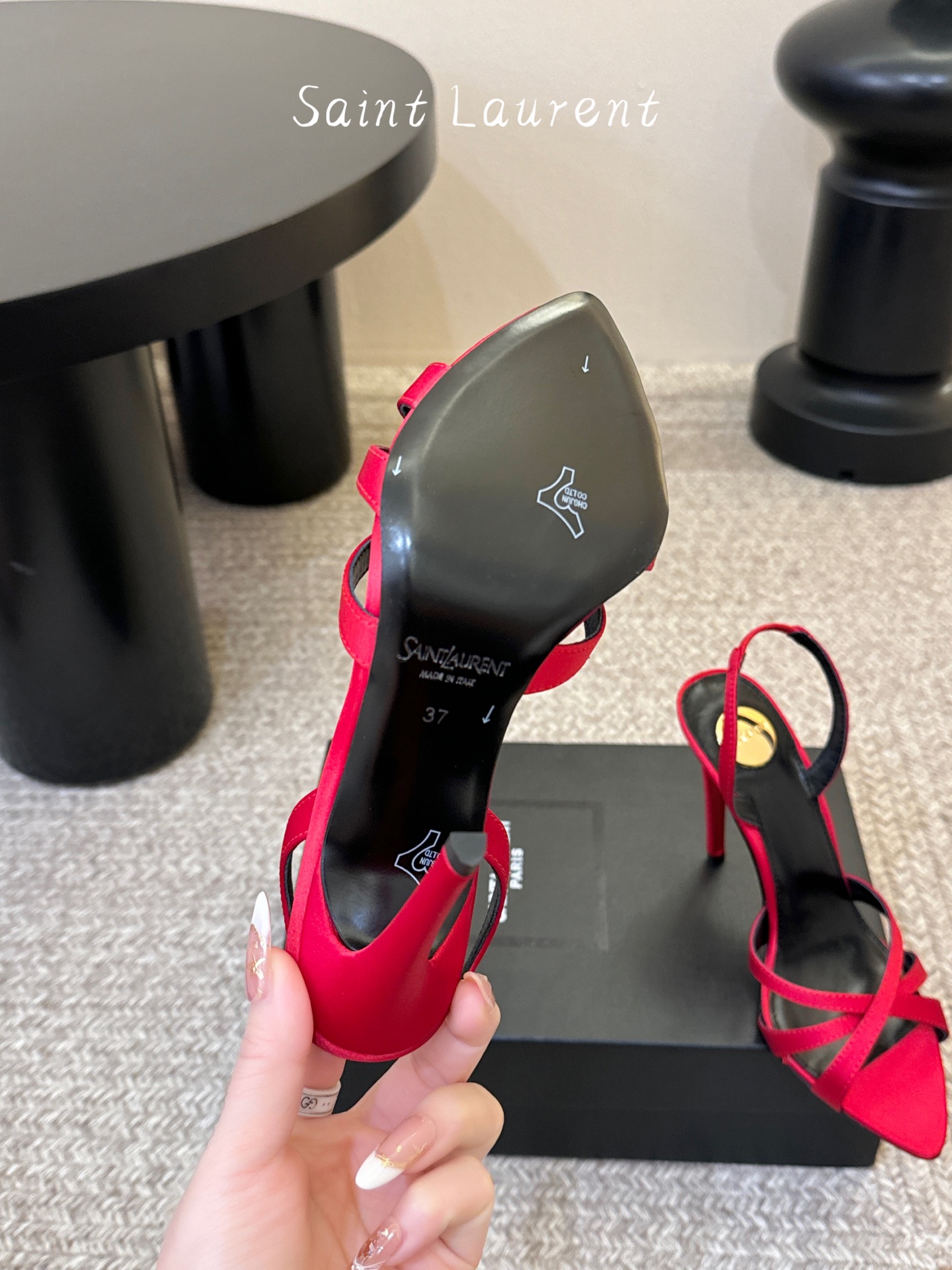 Saint Laurent / YSL圣罗兰金属字母logo高跟凉鞋YSL姐姐的美丽尤物高跟鞋 又是人间