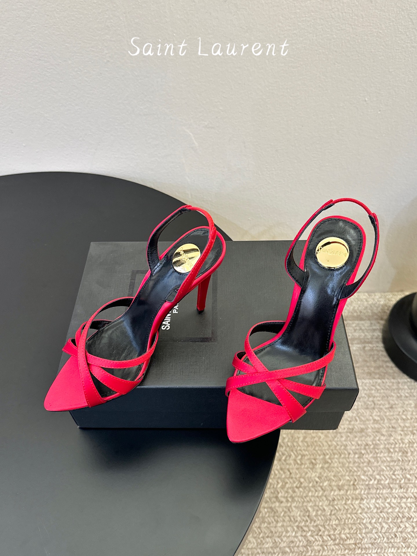 Saint Laurent / YSL圣罗兰金属字母logo高跟凉鞋YSL姐姐的美丽尤物高跟鞋 又是人间