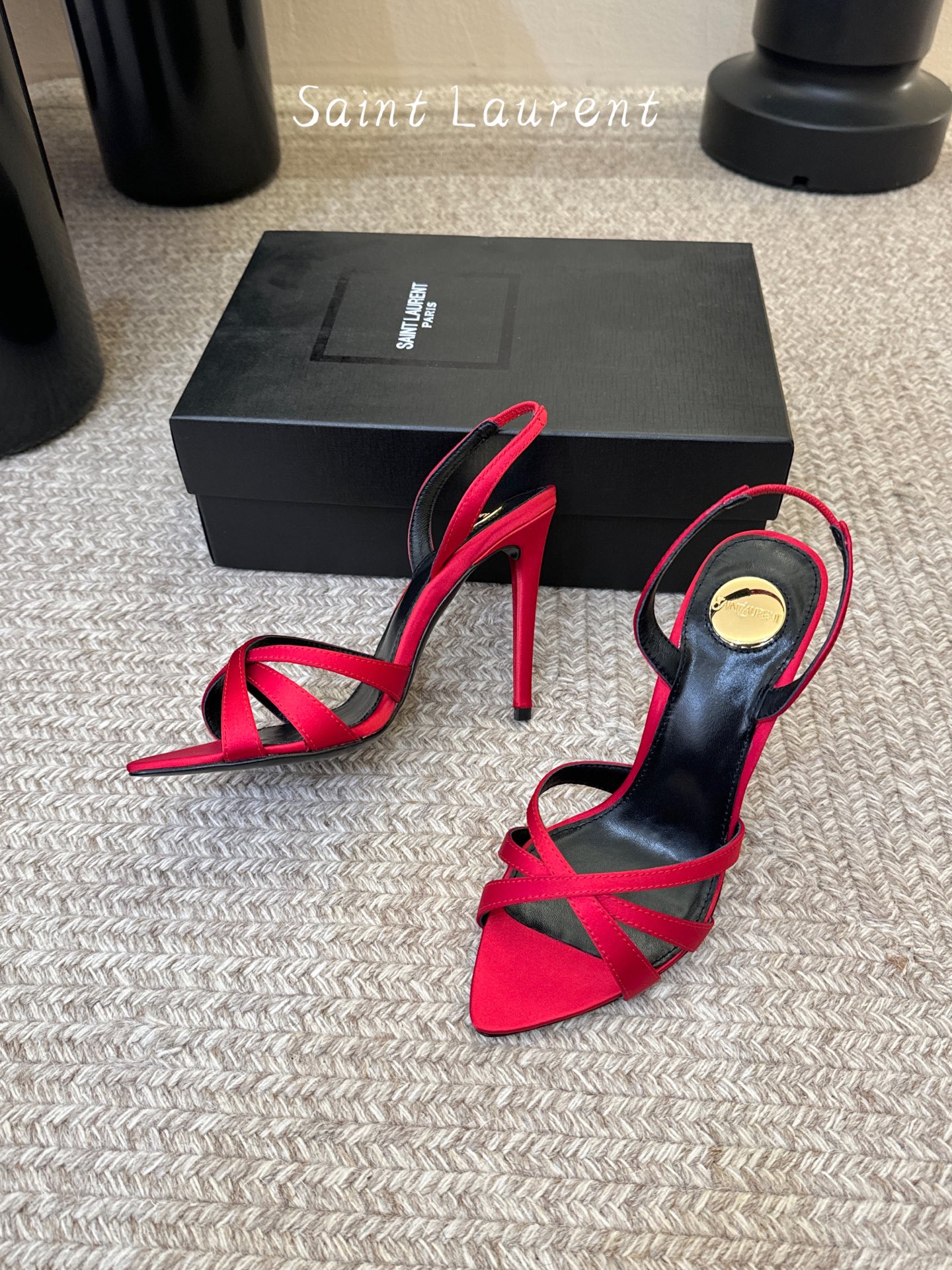 Saint Laurent / YSL圣罗兰金属字母logo高跟凉鞋YSL姐姐的美丽尤物高跟鞋 又是人间