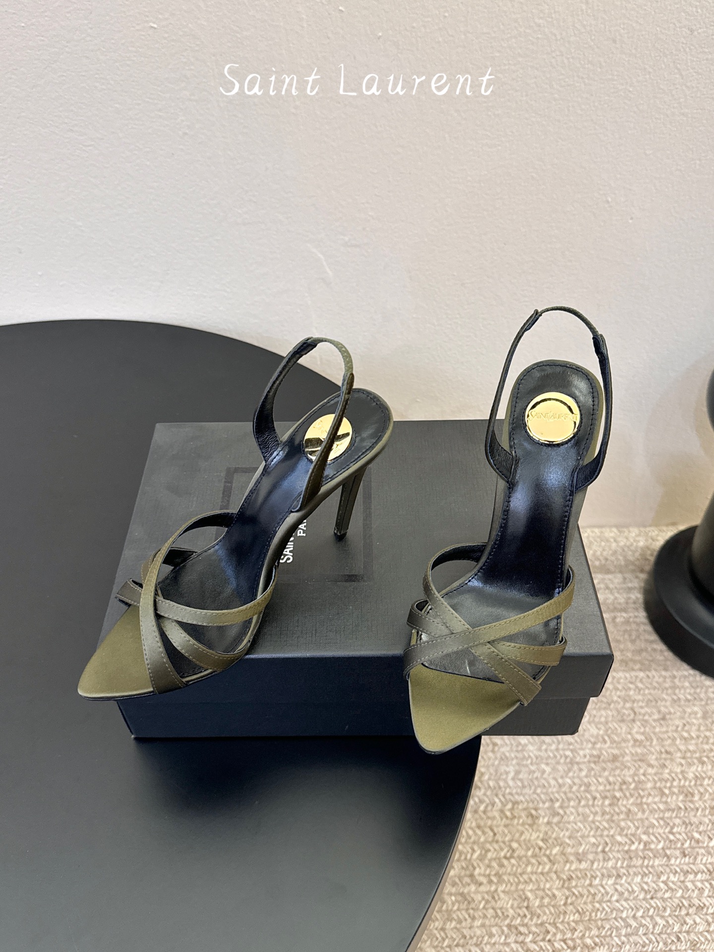 Saint Laurent / YSL圣罗兰金属字母logo高跟凉鞋YSL姐姐的美丽尤物高跟鞋 又是人间