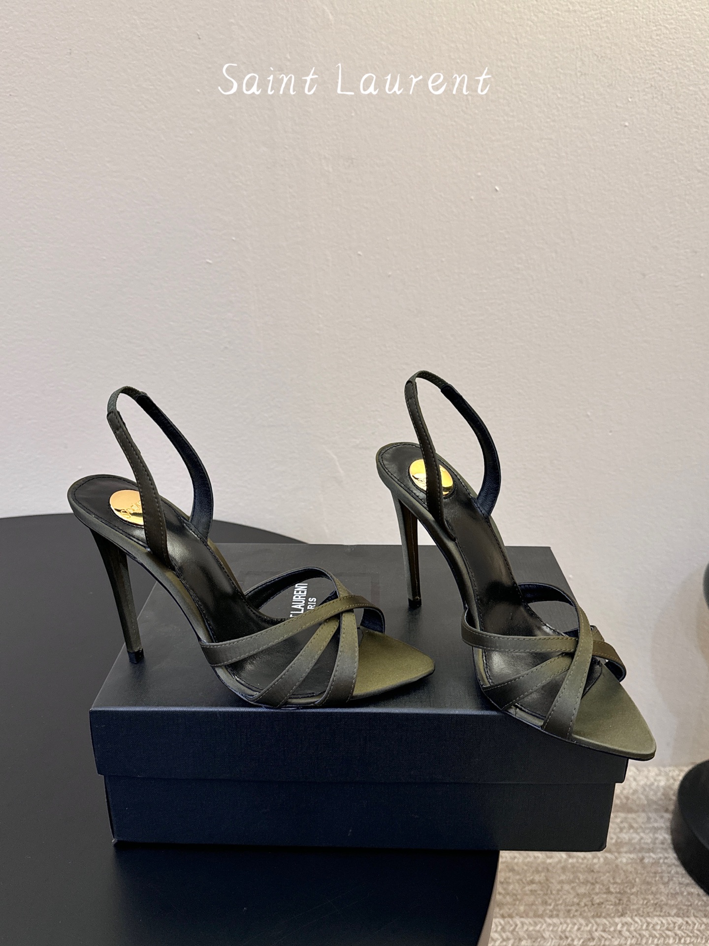 Saint Laurent / YSL圣罗兰金属字母logo高跟凉鞋YSL姐姐的美丽尤物高跟鞋 又是人间