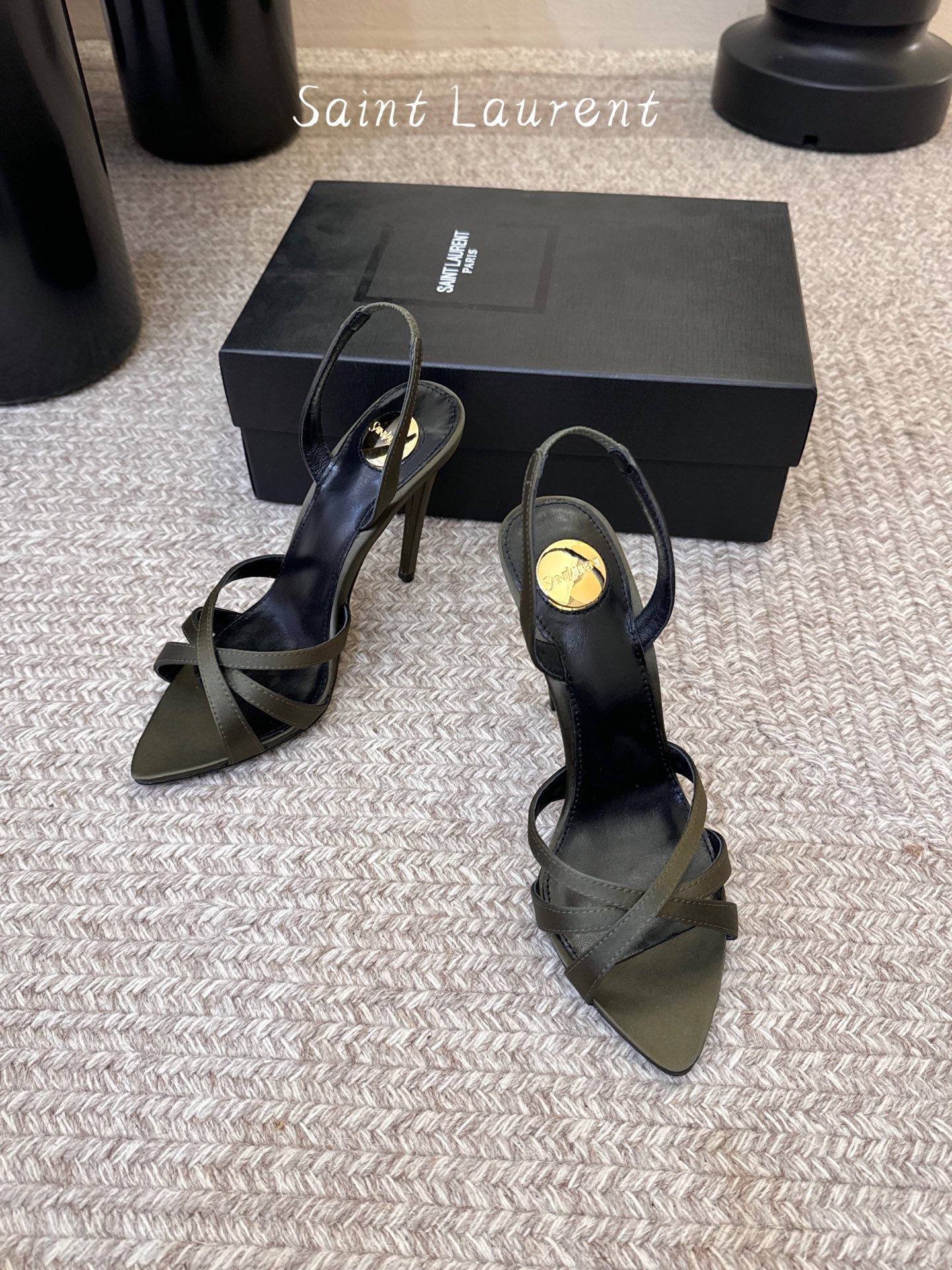 Saint Laurent / YSL圣罗兰金属字母logo高跟凉鞋YSL姐姐的美丽尤物高跟鞋 又是人间