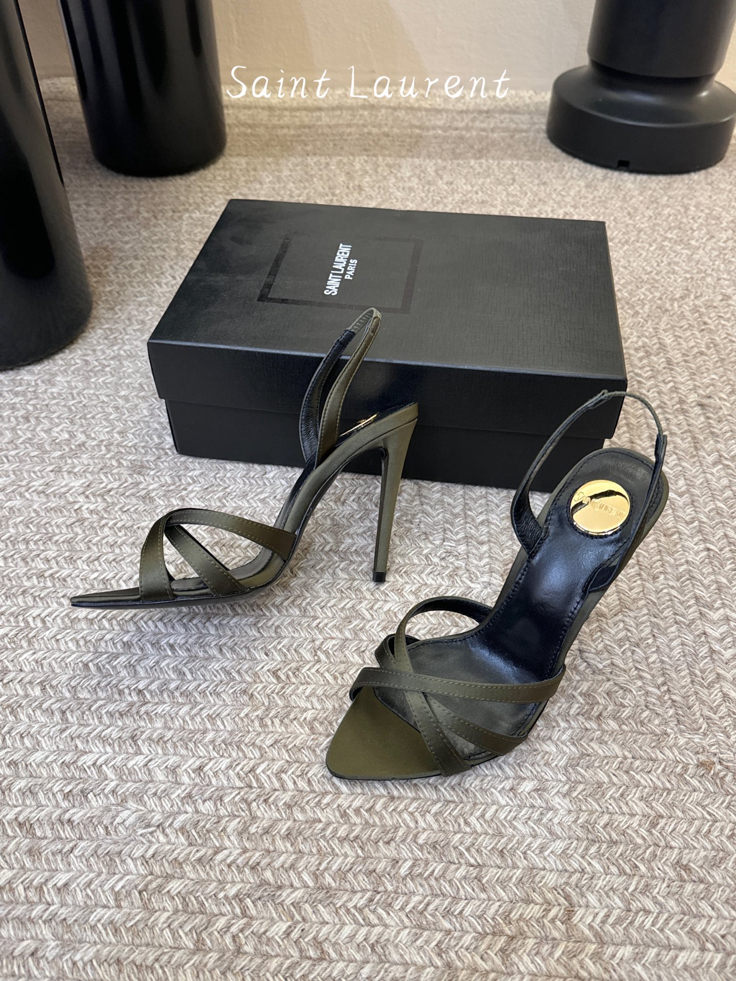 Saint Laurent / YSL圣罗兰金属字母logo高跟凉鞋YSL姐姐的美丽尤物高跟鞋 又是人间