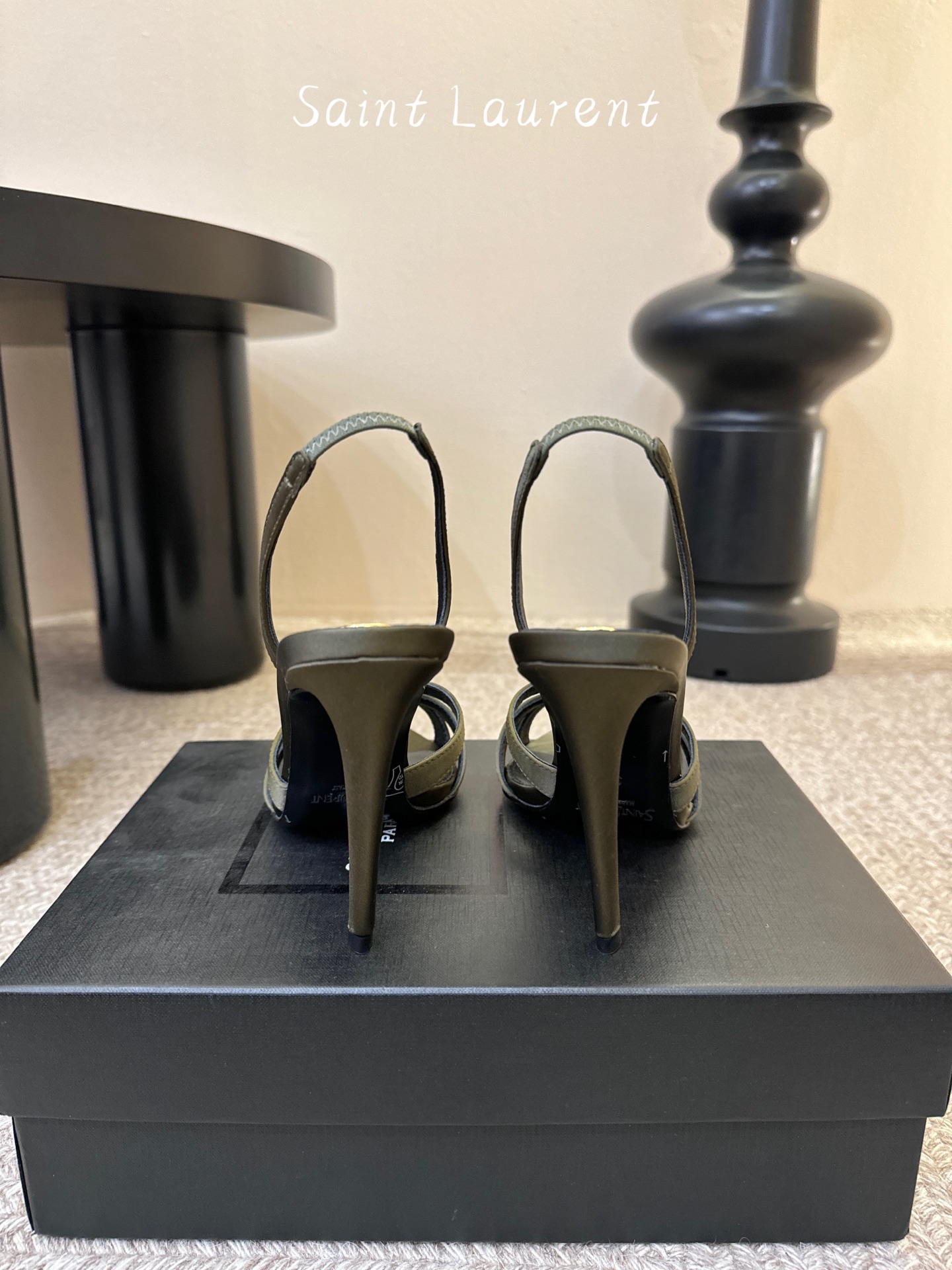 Saint Laurent / YSL圣罗兰金属字母logo高跟凉鞋YSL姐姐的美丽尤物高跟鞋 又是人间