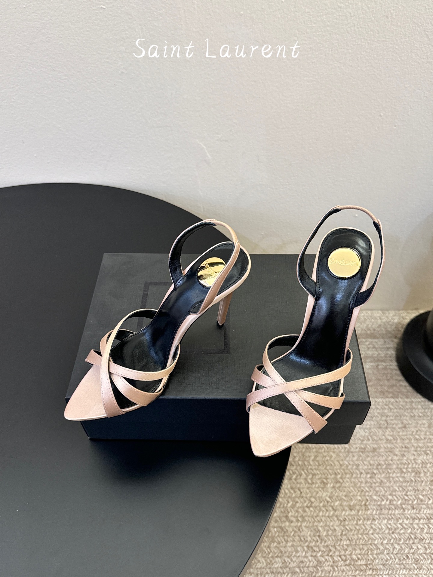 Saint Laurent / YSL圣罗兰金属字母logo高跟凉鞋YSL姐姐的美丽尤物高跟鞋 又是人间