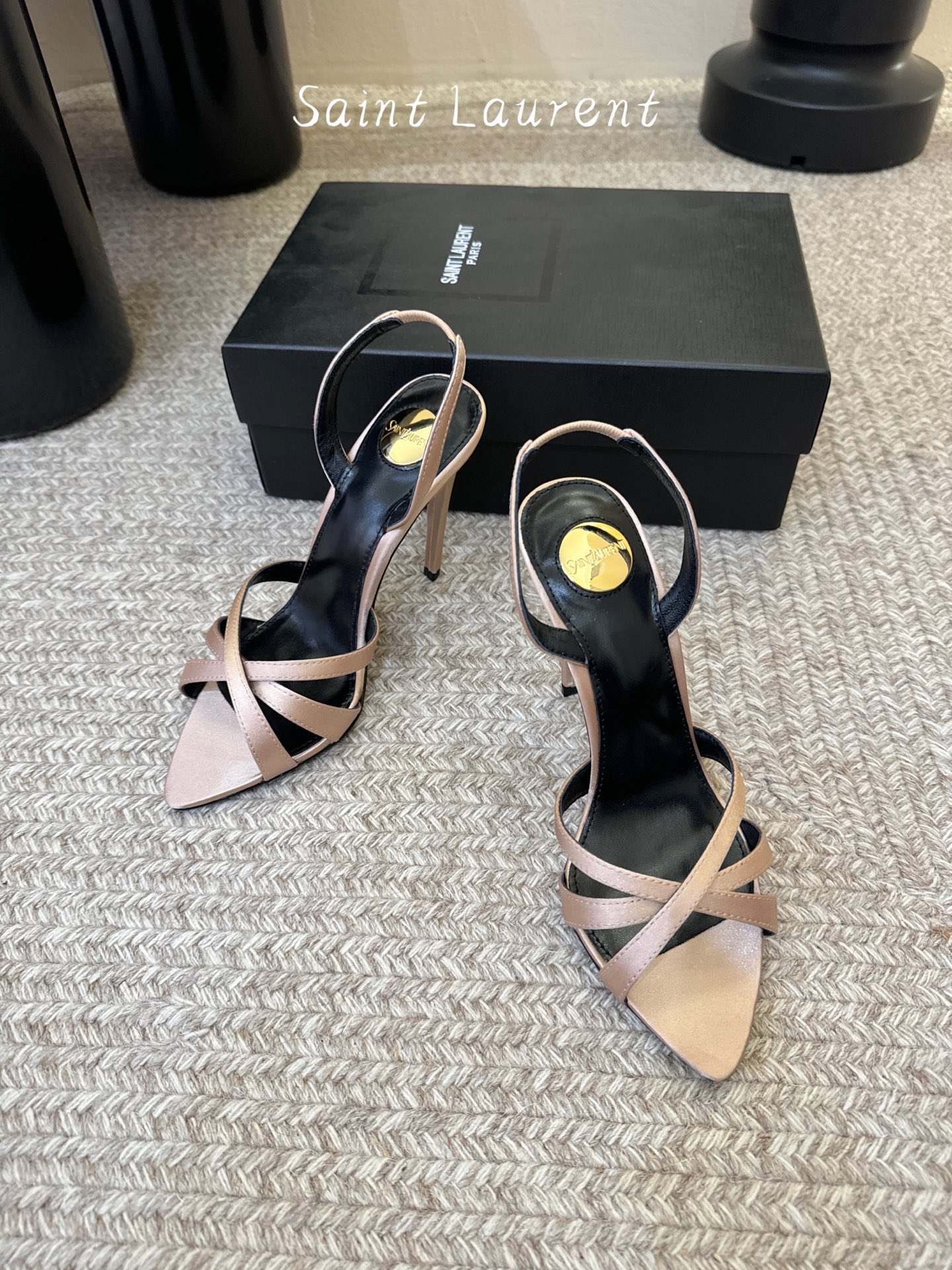 Saint Laurent / YSL圣罗兰金属字母logo高跟凉鞋YSL姐姐的美丽尤物高跟鞋 又是人间