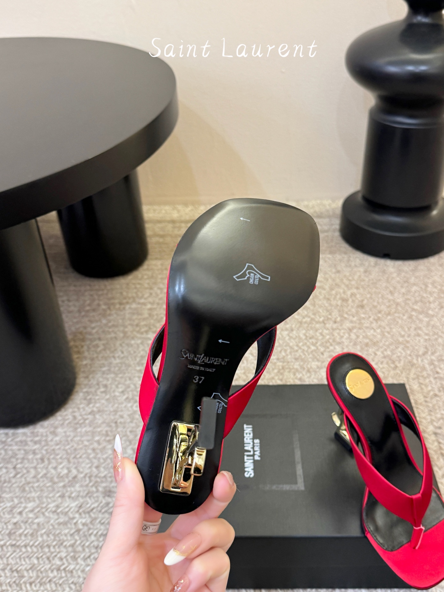 Saint Laurent / YSL圣罗兰金属字母logo高跟凉鞋YSL姐姐的美丽尤物高跟鞋 又是人间