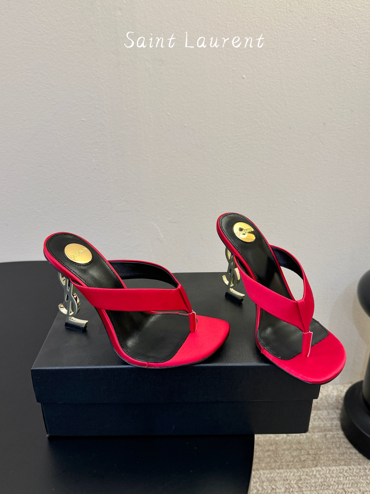 Saint Laurent / YSL圣罗兰金属字母logo高跟凉鞋YSL姐姐的美丽尤物高跟鞋 又是人间